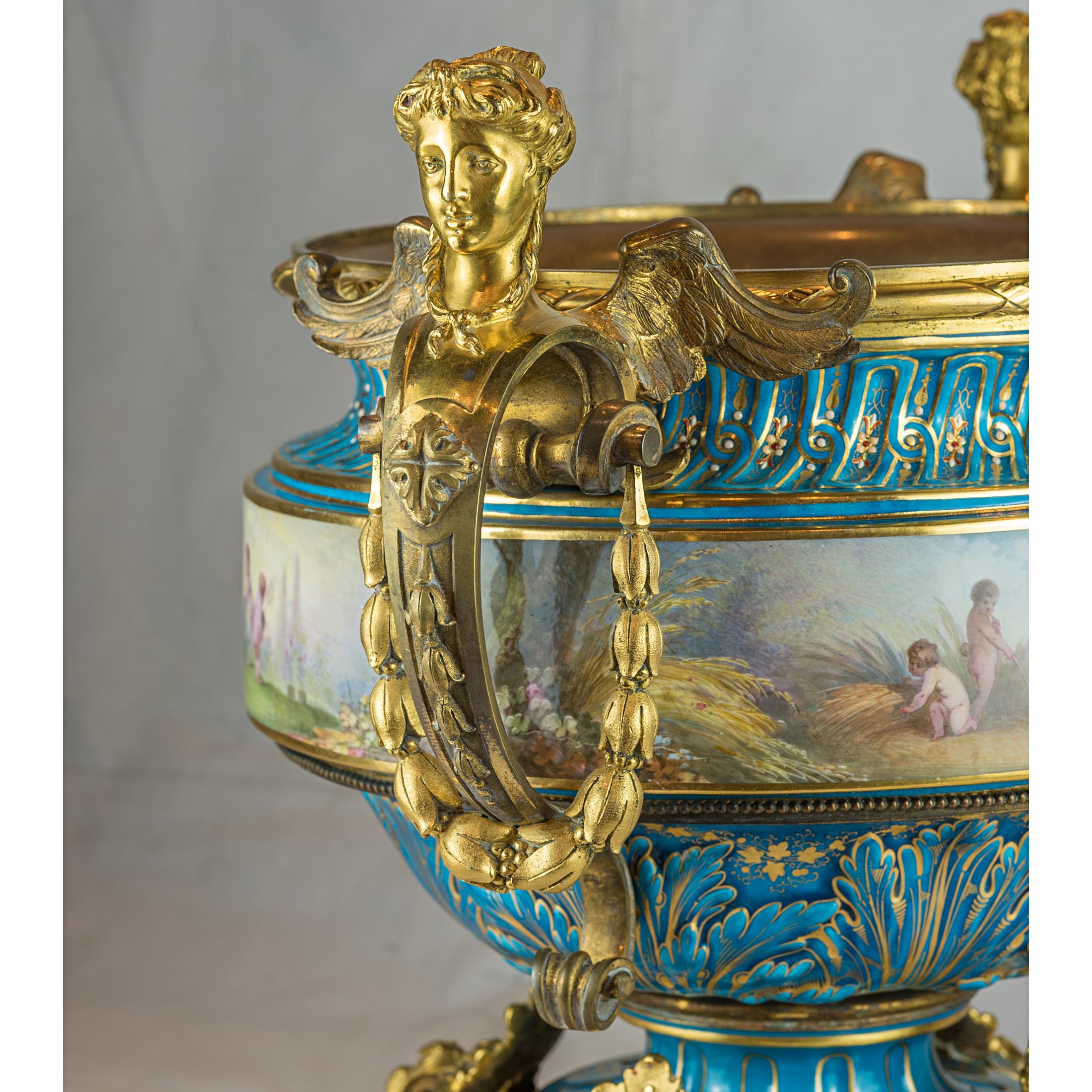 Grand centre de table de style Sèvres et bronze doré du 19e siècle Bon état - En vente à New York, NY