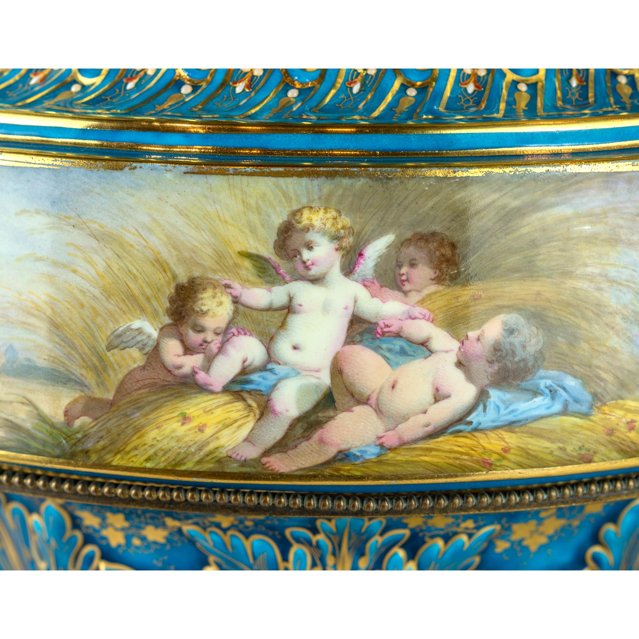 Großer Tafelaufsatz aus vergoldeter Bronze im Sevres-Stil des 19. Jahrhunderts im Angebot 1