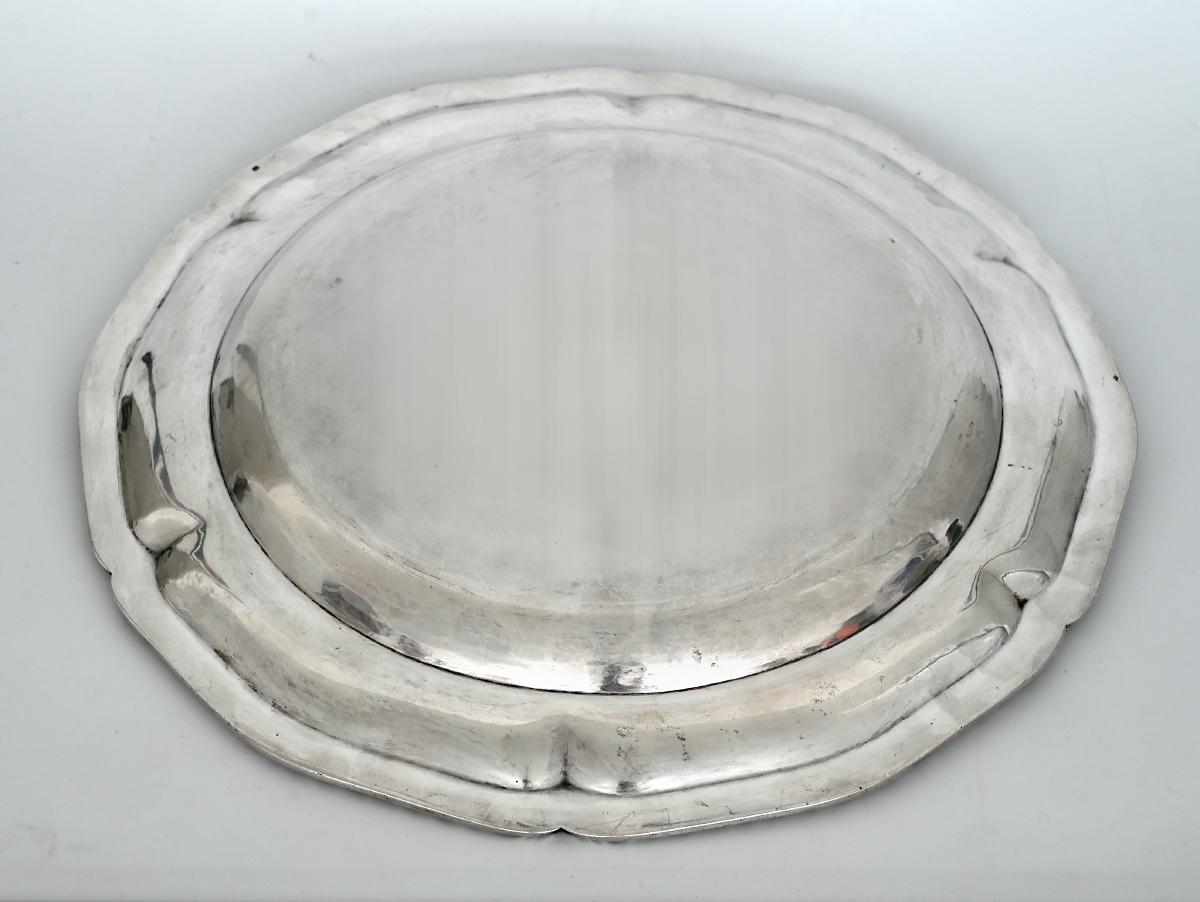 Bandeja grande y fina de plata Emile Puiforcat París circa 1880-1890 plata 948
La bandeja de plata está hecha con una decoración muy bonita, los sellos con Minerva y Mm Emile Puiforcat
El peso de este objeto versátil es de 1,15 kg de plata.
  