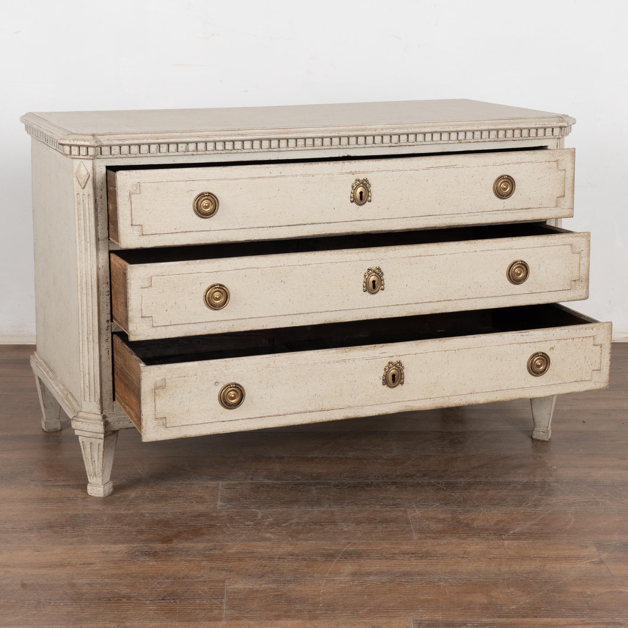 19th Century Large Swedish Gustavian Chest of Three Drawers In Good Condition In Round Top, TX