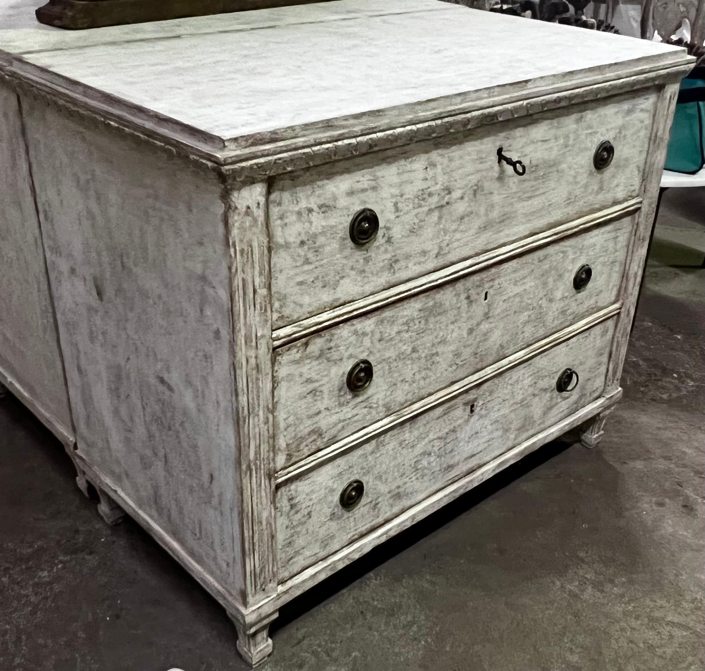 19th Century Large Swedish Gustavian Pair of Commodes 7