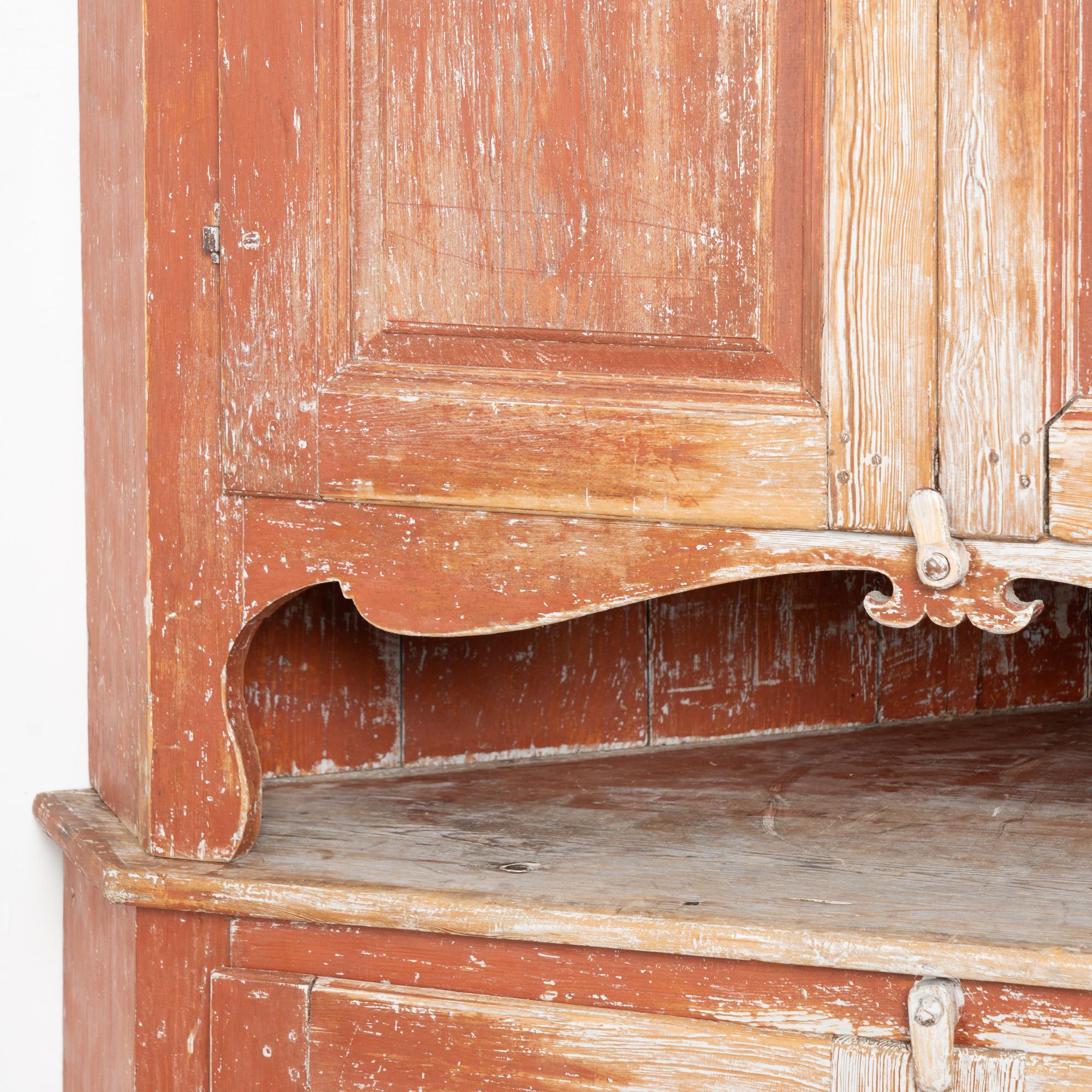 19th Century Large Swedish Original Red Painted Pine Corner Cabinet Cupboard For Sale 4
