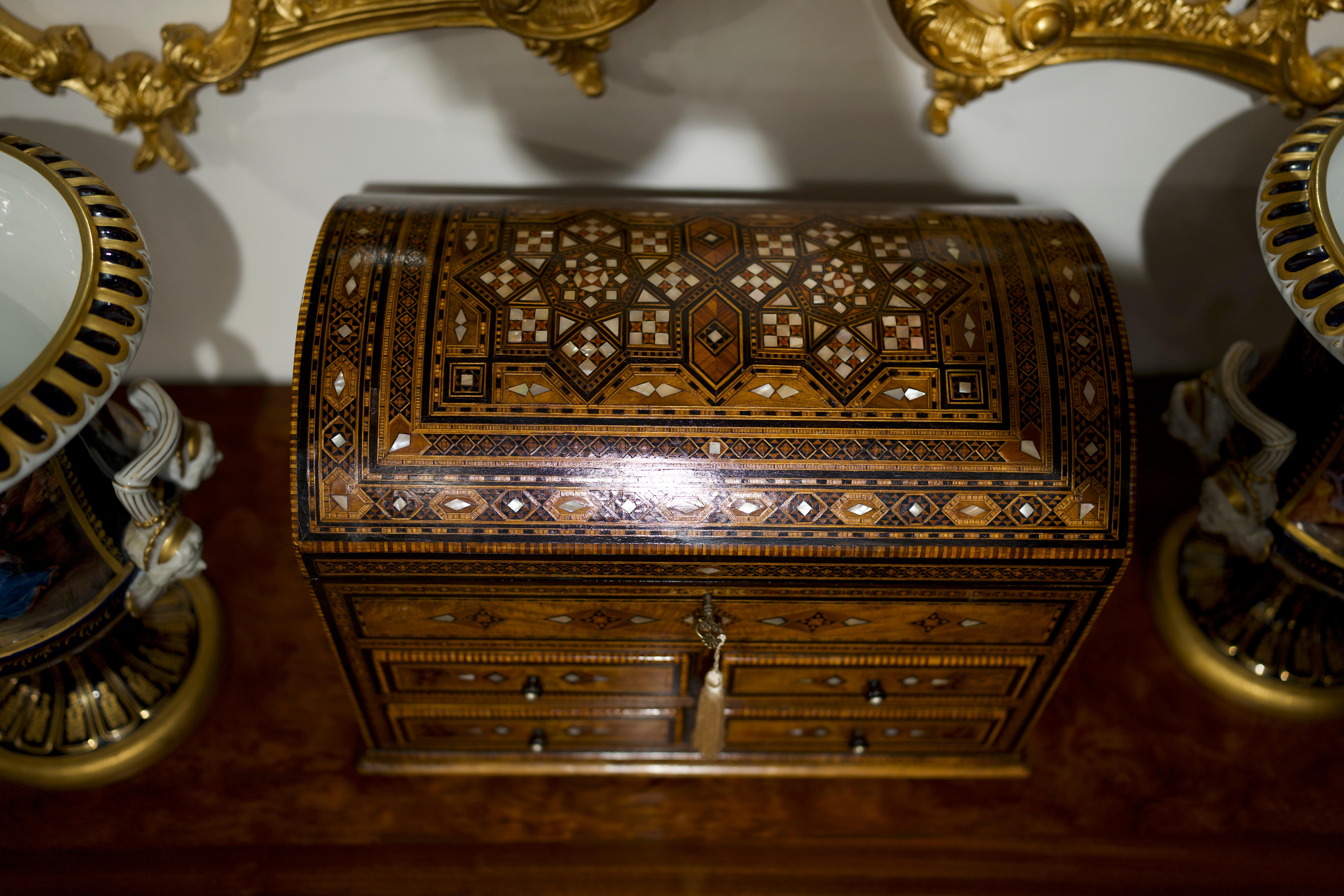 19th Century Large Syrian Decorative Jewellery Box In Excellent Condition For Sale In Southall, GB