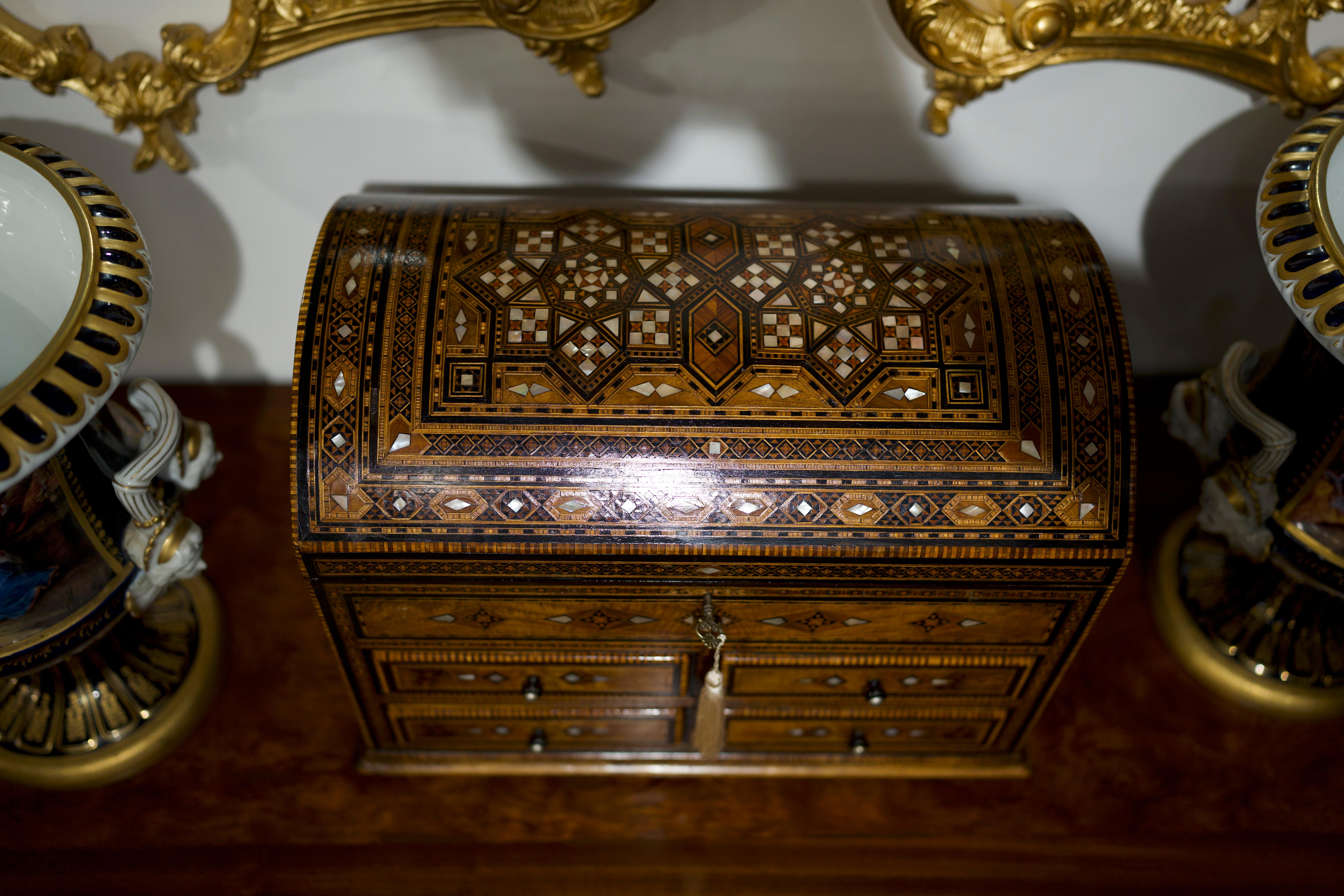 Walnut 19th Century Large Syrian Decorative Jewellery Box For Sale