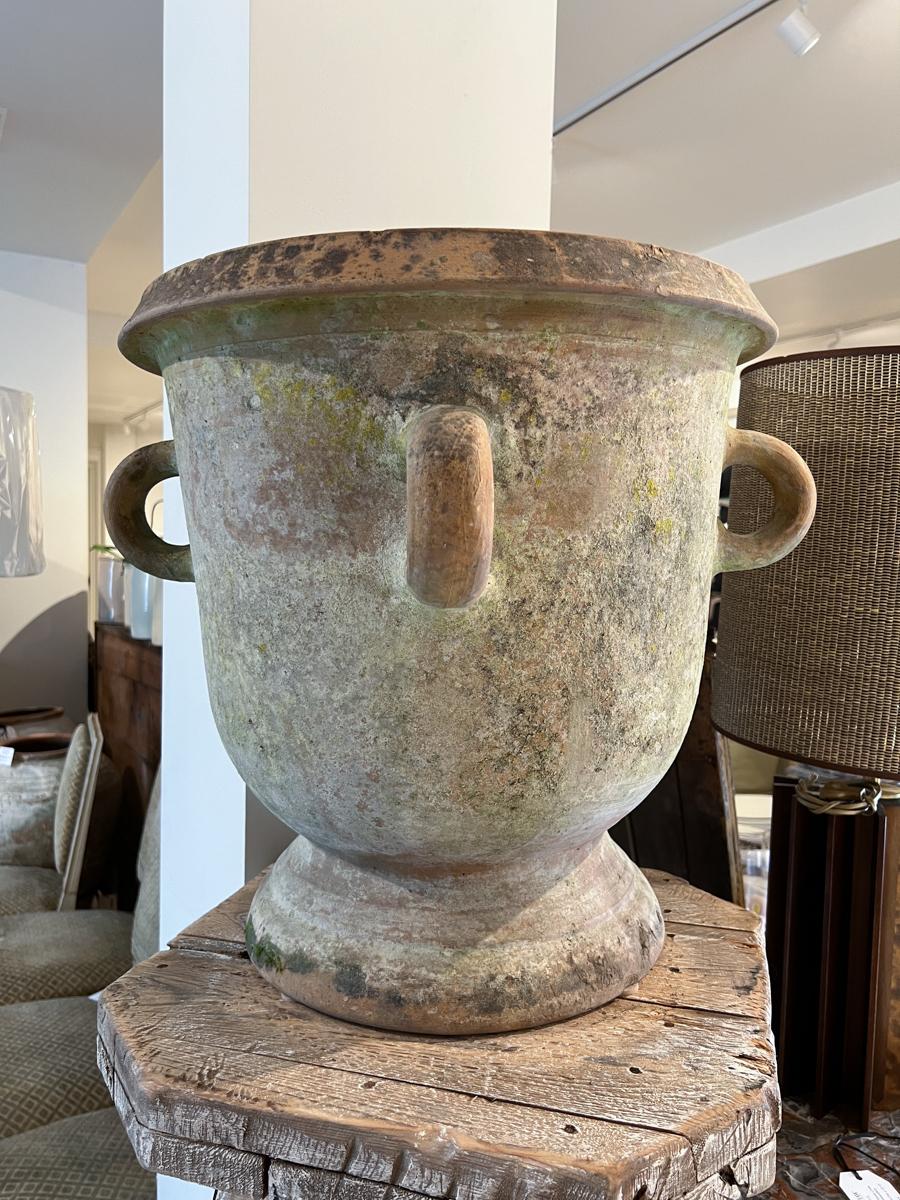 Grande jardiniere in terracotta del XIX secolo con manici di Castelnaudary In condizioni discrete in vendita a New Orleans, LA