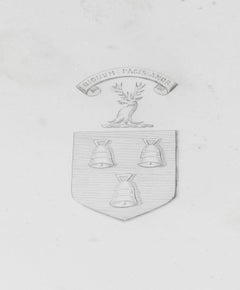 Siglo XIX Gran bandeja victoriana bañada en plata Campana escocesa Clan Maple & Co.