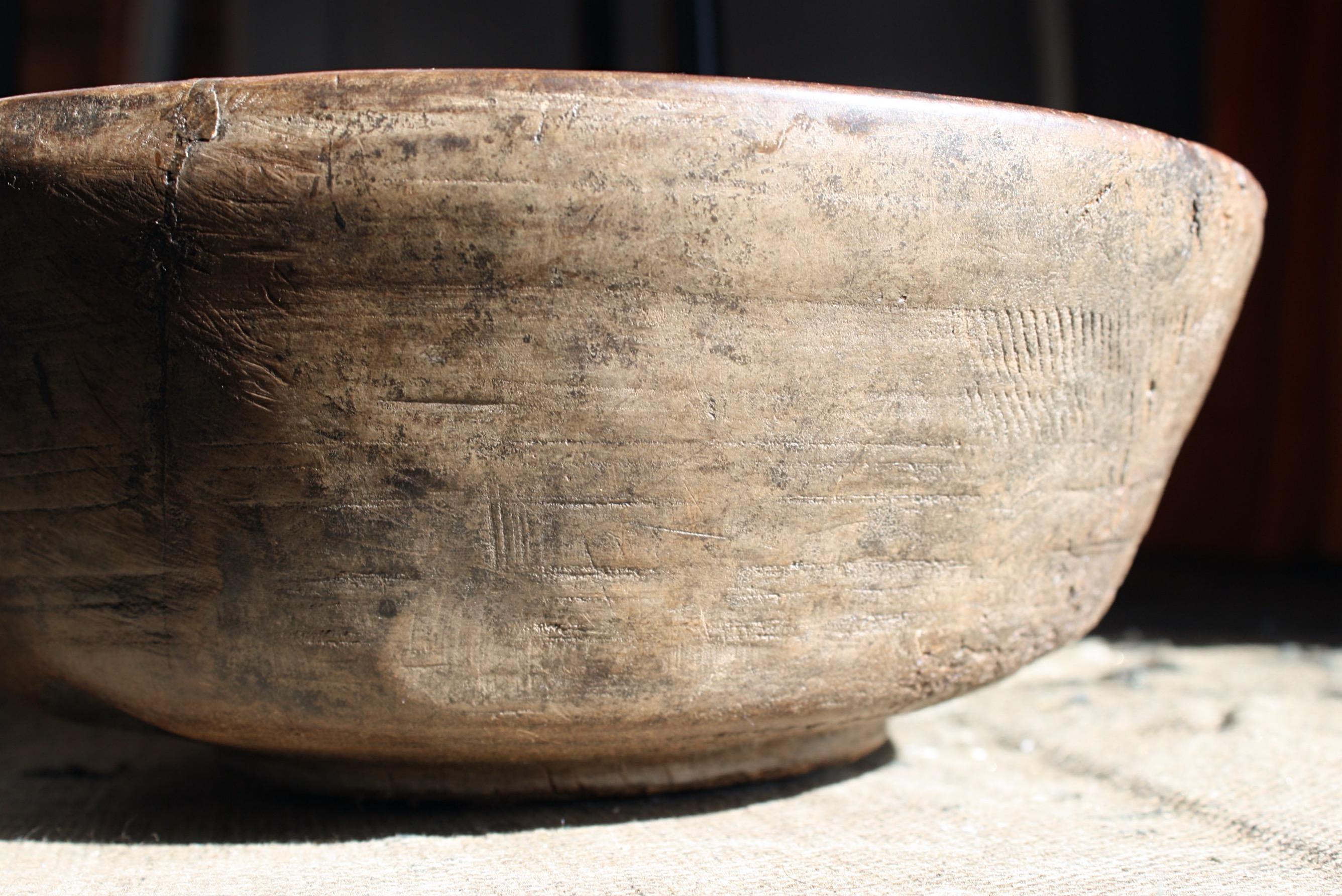 19th Century Large Welsh Turned Treen Sycamore Diary Bowl For Sale 2