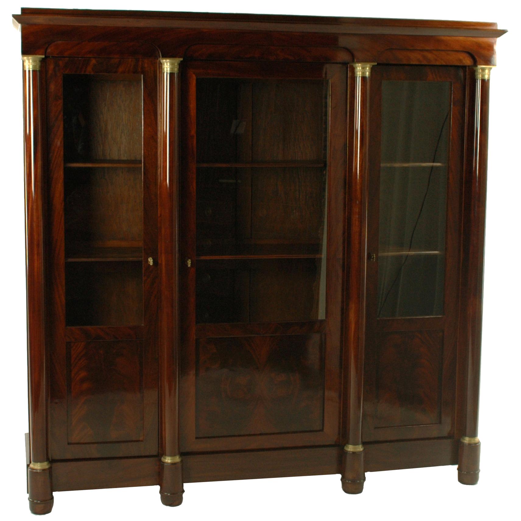 19th Century Late Biedermeier Period Mahogany Glass Cabinet circa 1850 Red brown For Sale