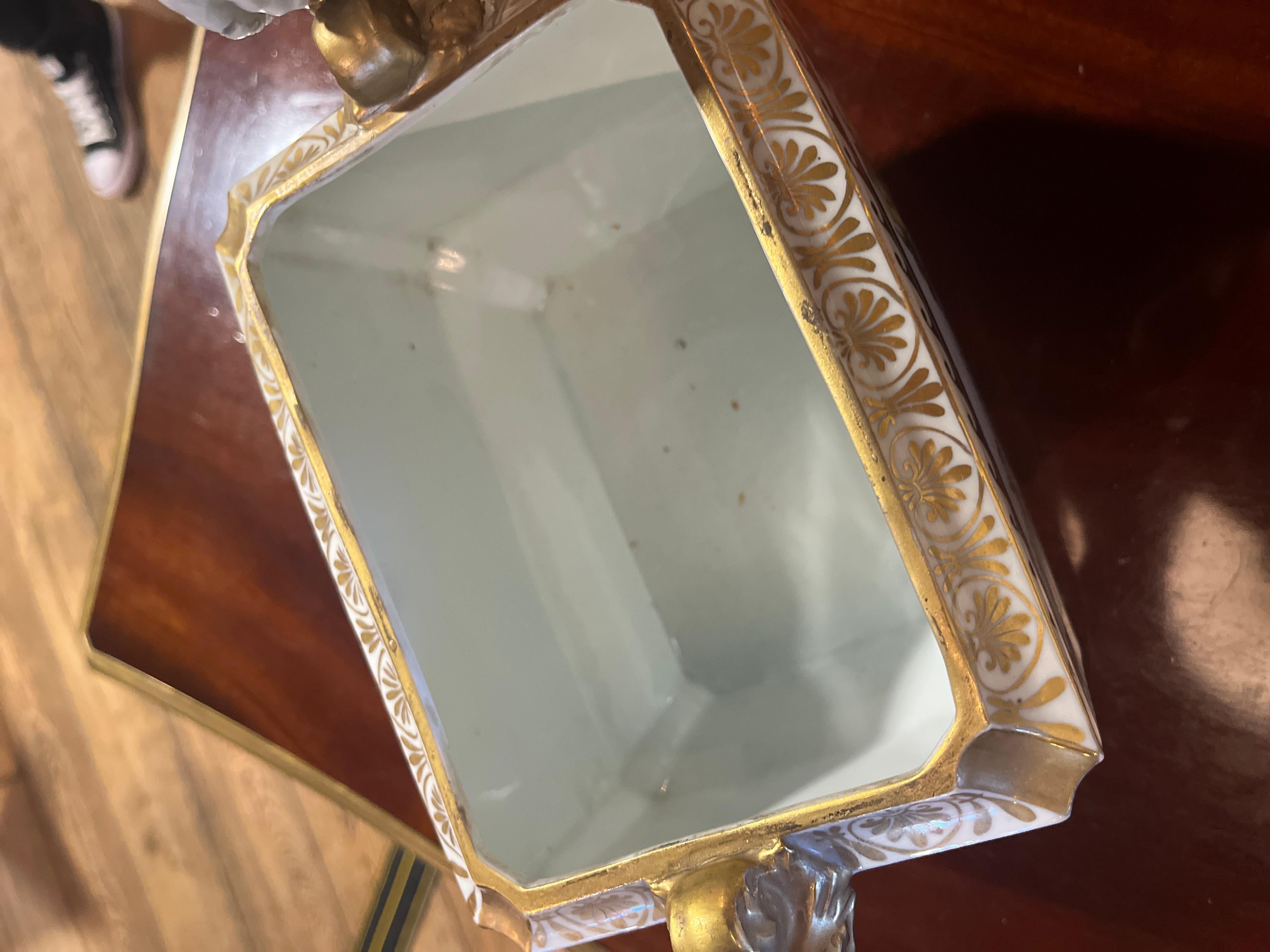 XIXe siècle Jardiniere en porcelaine de style Empire français du 19e siècle (fin) en vente