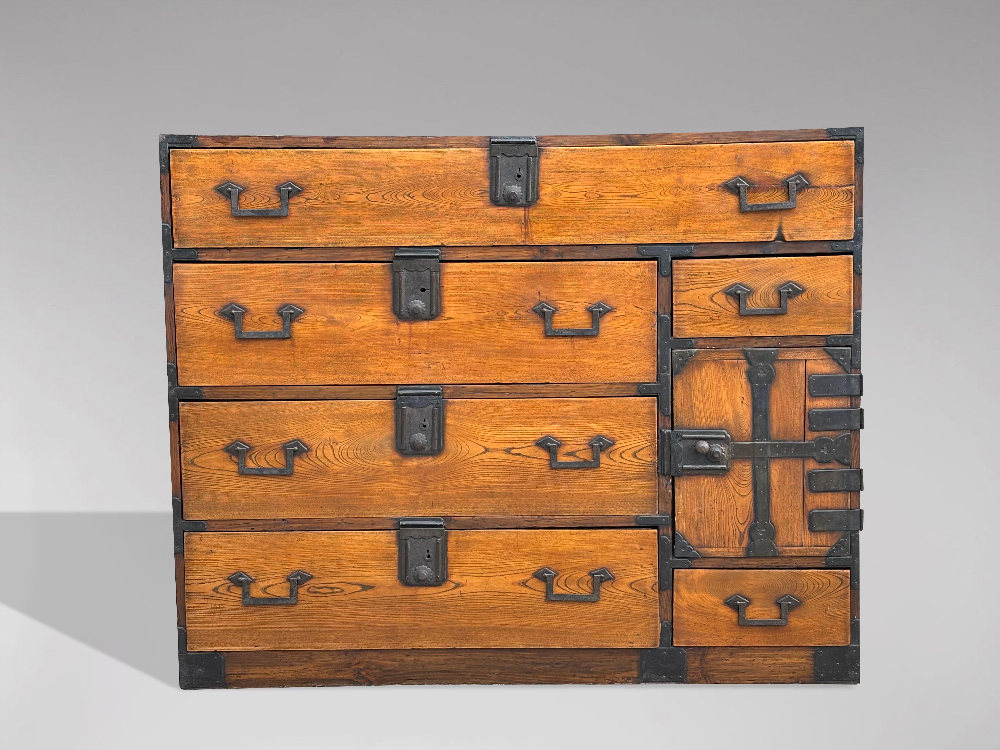 19th Century Late Meiji Japanese Keyaki Merchant Tansu Chest For Sale 5