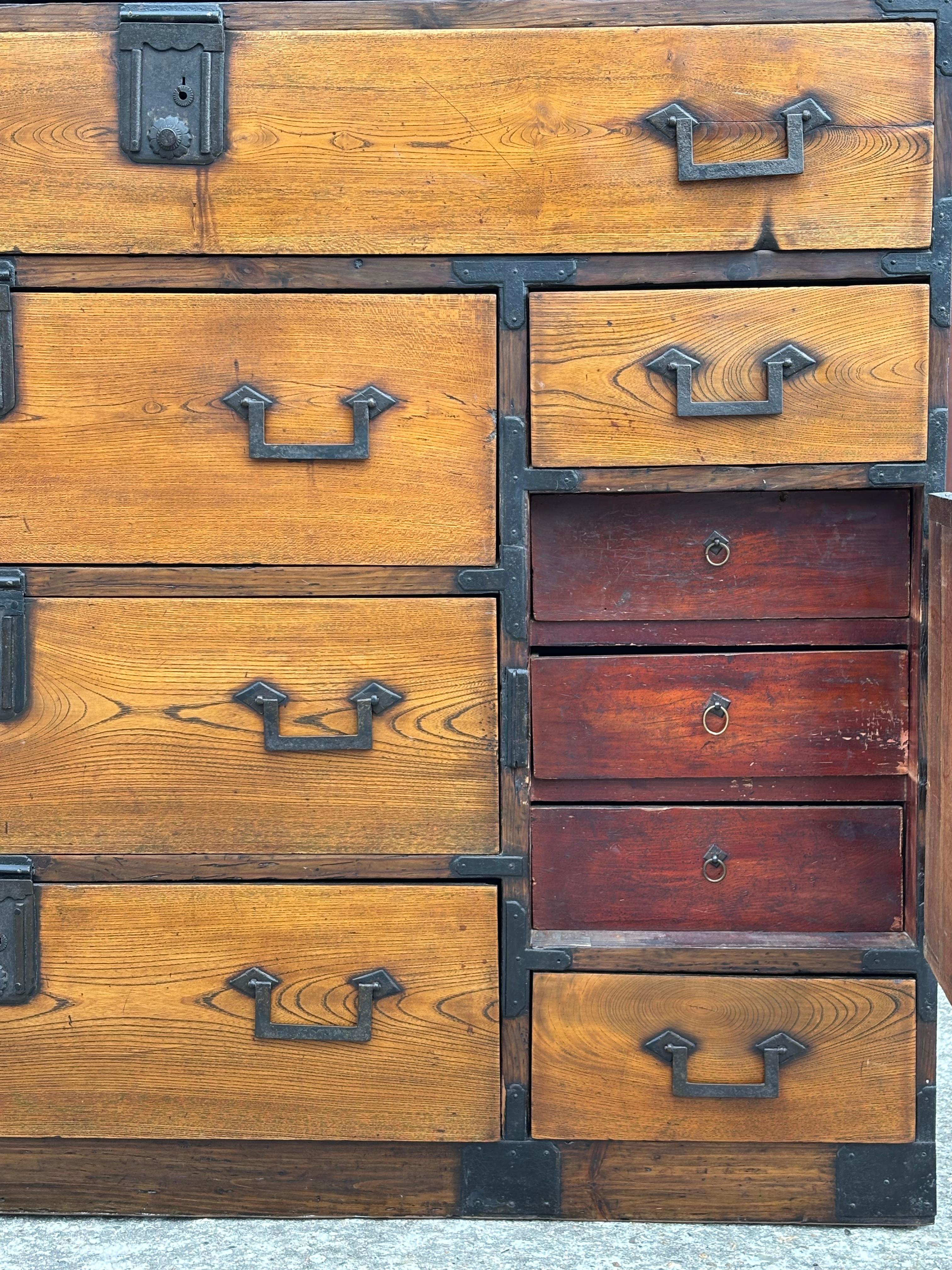 19th Century Late Meiji Japanese Keyaki Merchant Tansu Chest For Sale 1