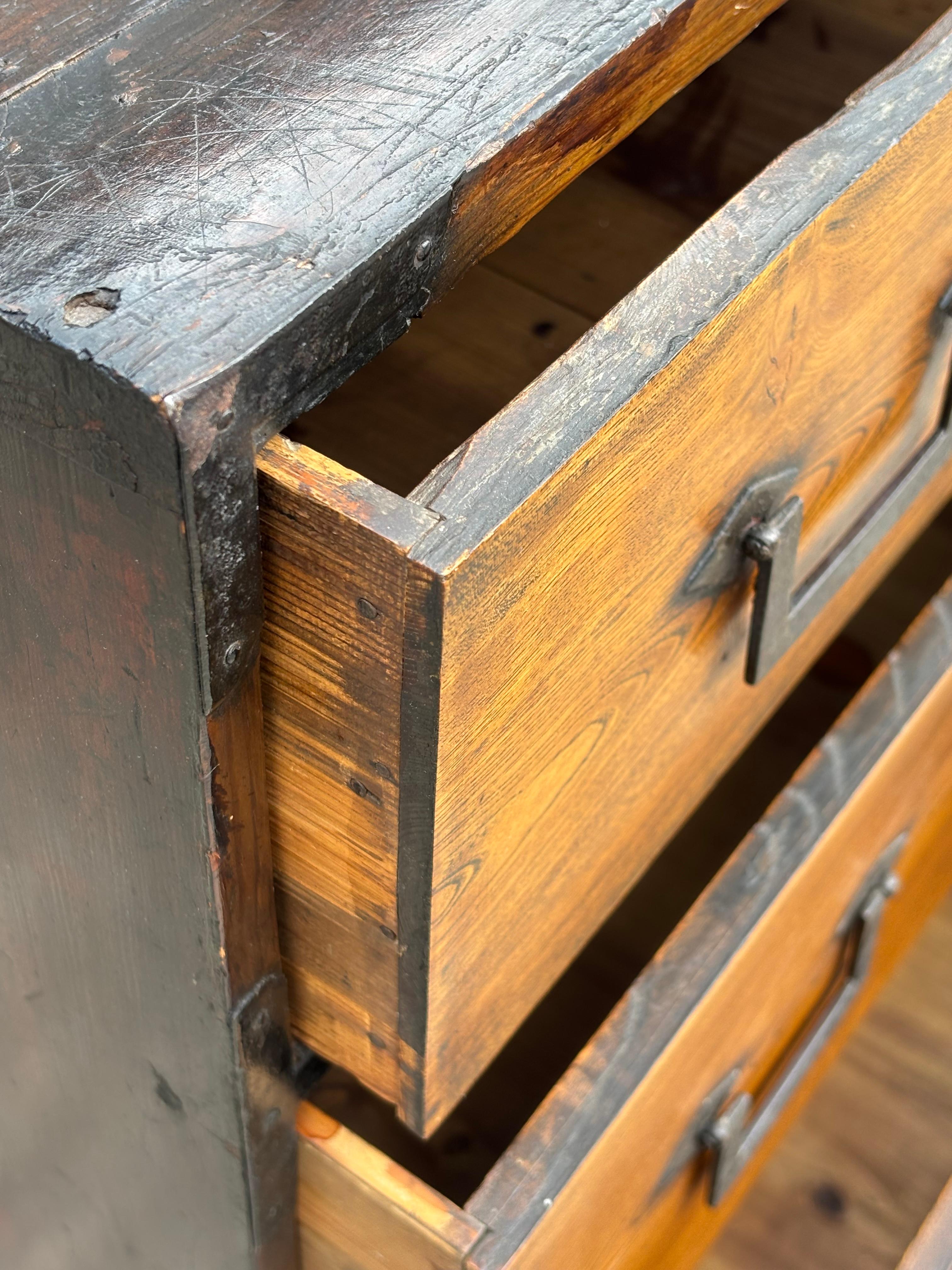 19th Century Late Meiji Japanese Keyaki Merchant Tansu Chest For Sale 3