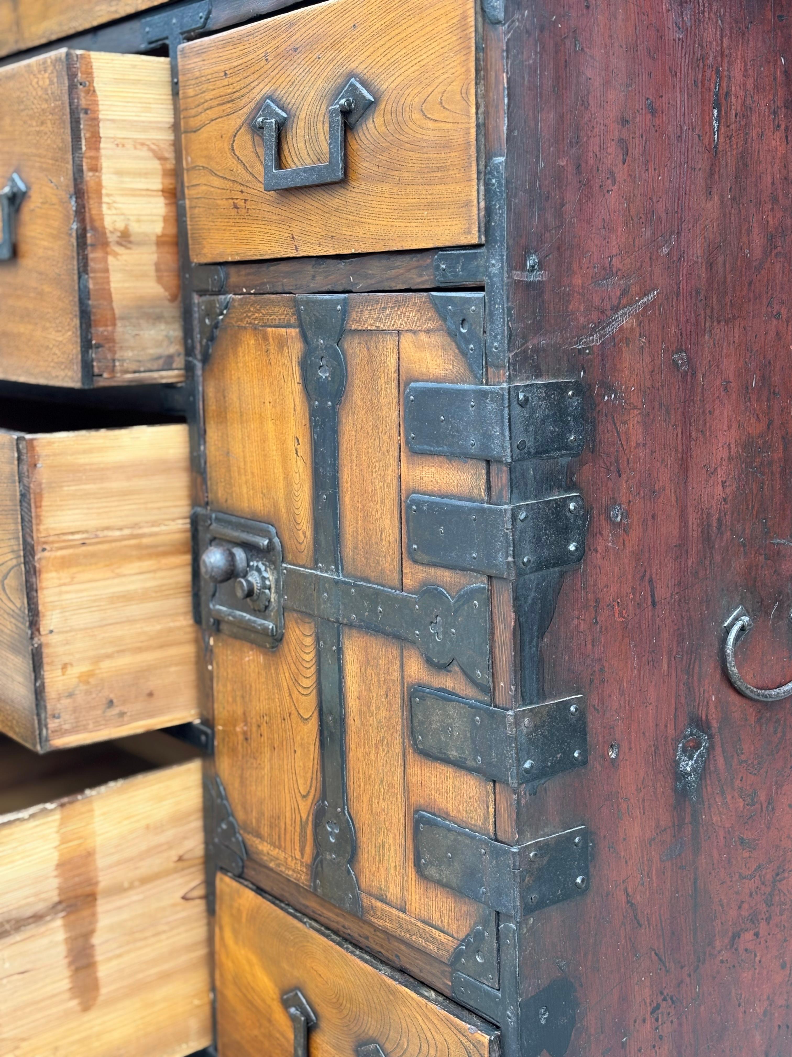 19th Century Late Meiji Japanese Keyaki Merchant Tansu Chest For Sale 4