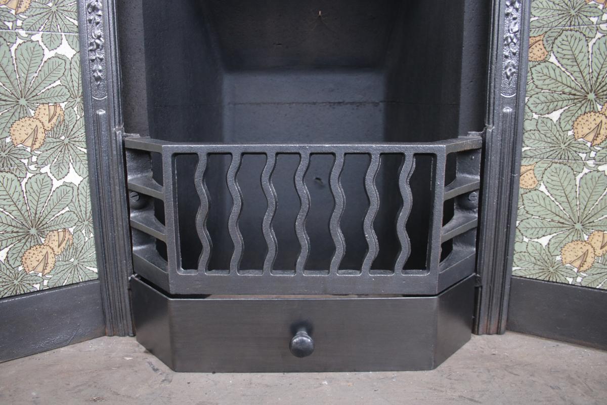 19th Century late Victorian Cast Iron and Tiled Fire Insert 3