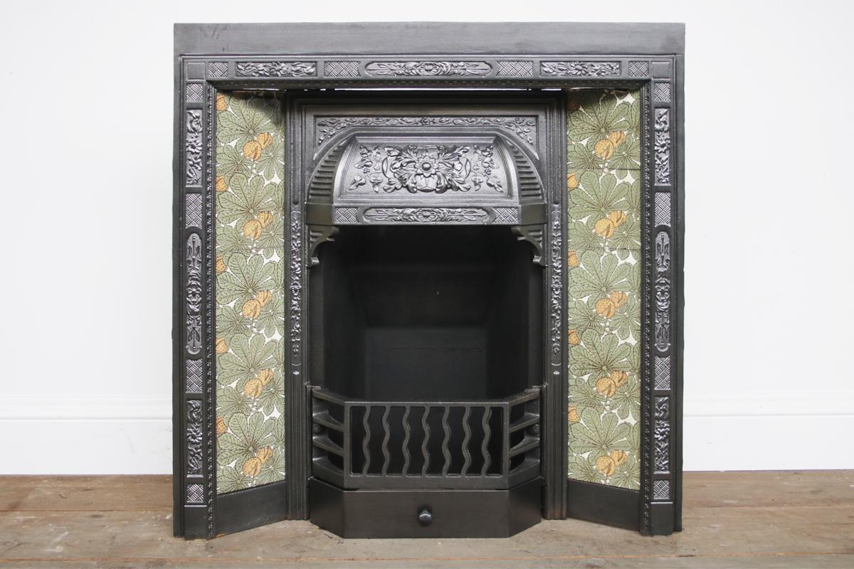 19th Century late Victorian Cast Iron and Tiled Fire Insert 4