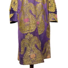 Chapan in broccato metallico oro e lavanda del XIX secolo