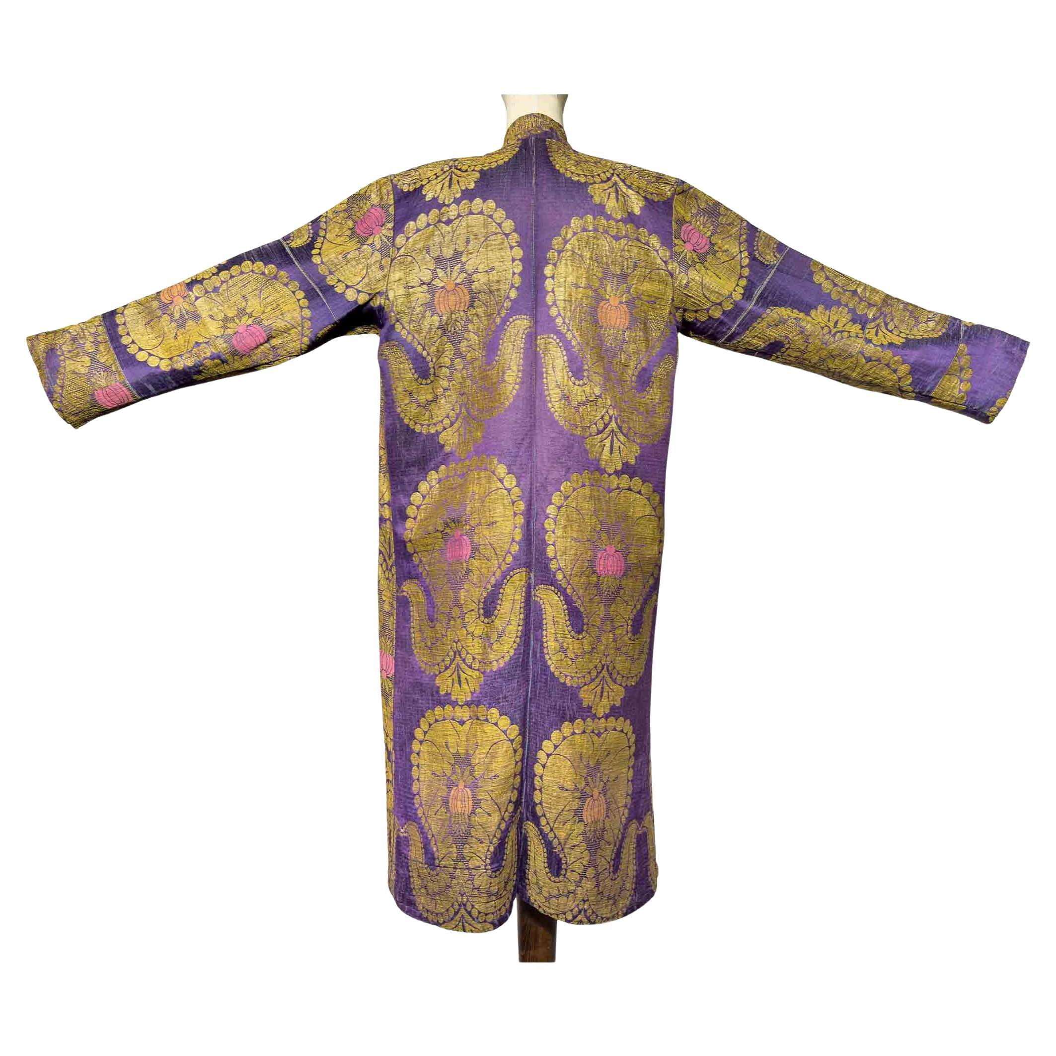 Chapan in broccato metallico oro e lavanda del XIX secolo