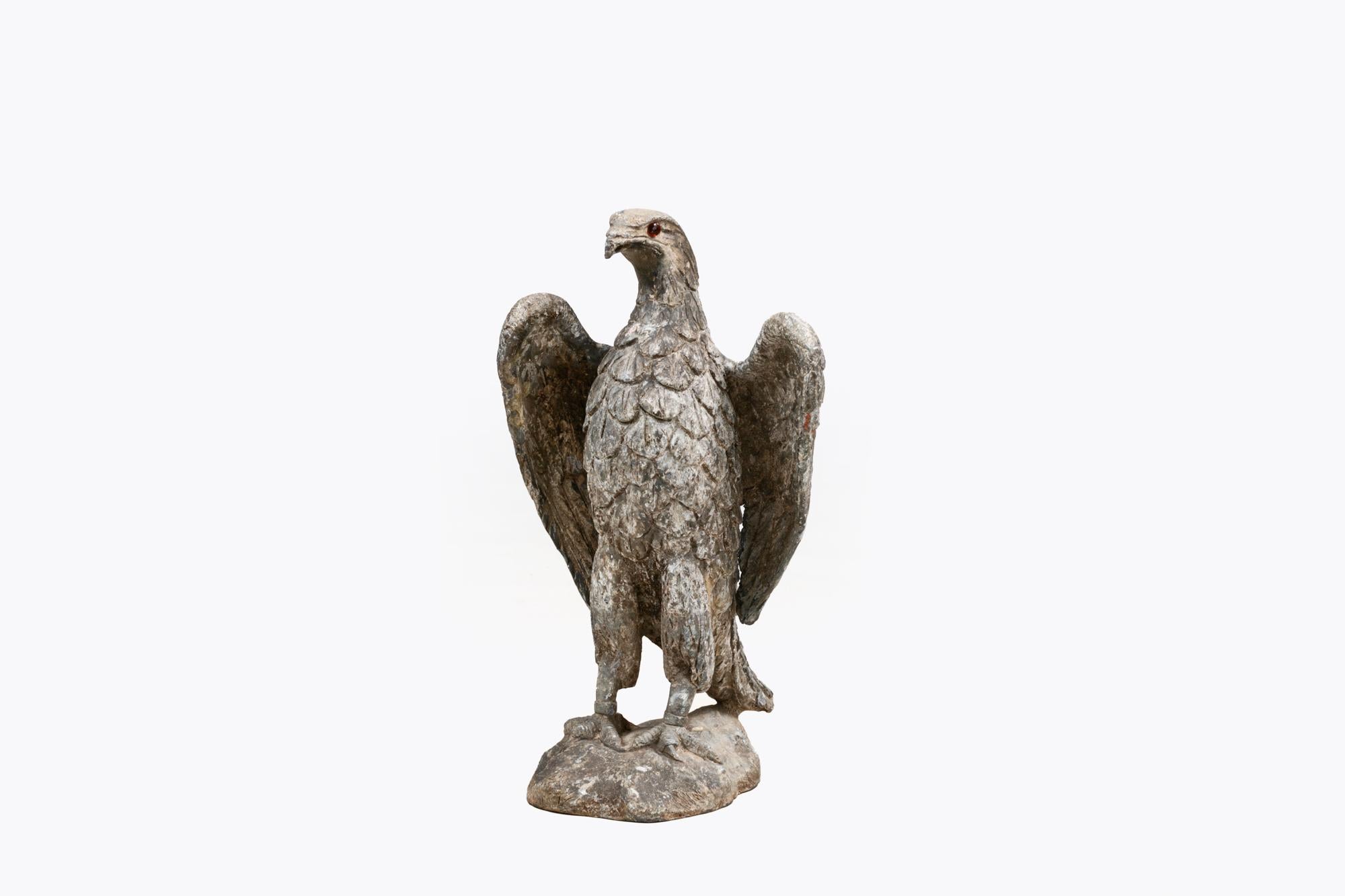 Statua di aquila in piombo del XIX secolo con occhi in vetro
