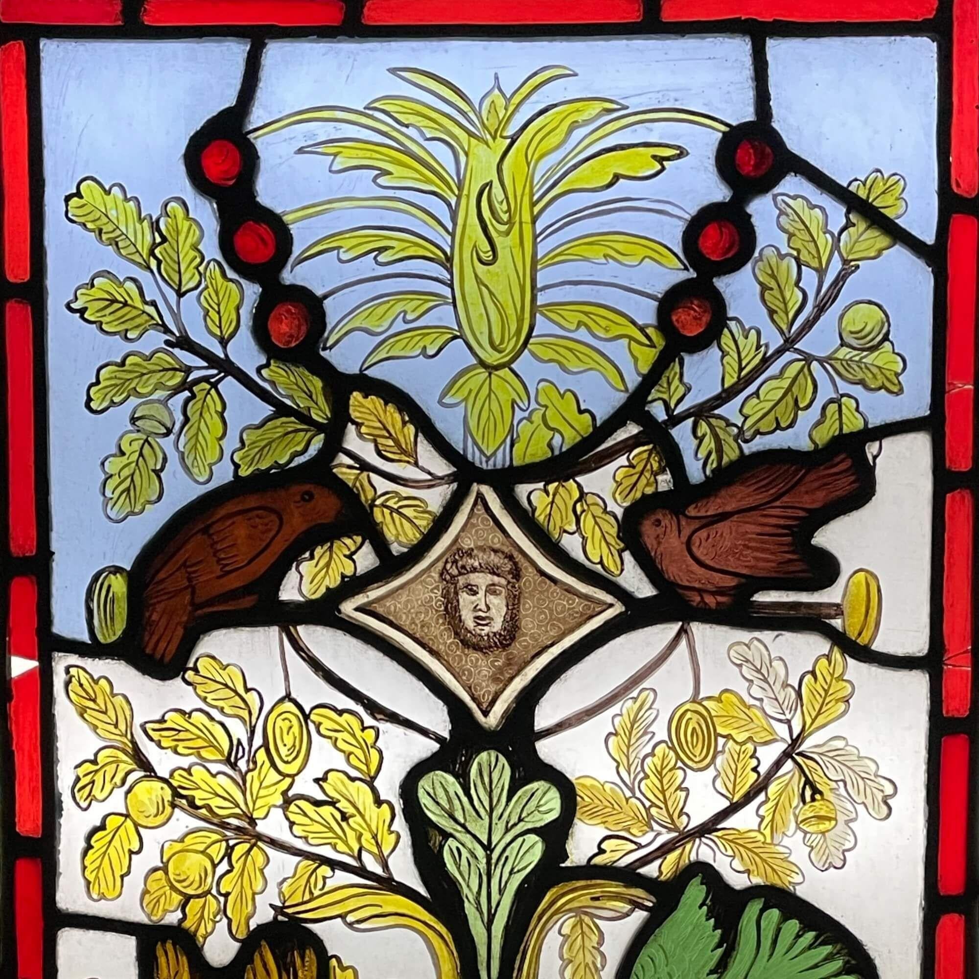 Ein schönes Buntglasfenster aus dem späten 19. Jahrhundert, das eine Szene im Stil eines Lebensbaums darstellt. Wir verkaufen auch zwei andere Tafeln mit einem ähnlichen Thema.

Diese antike Glasmalerei aus der Zeit um 1880 ist in Farbe und