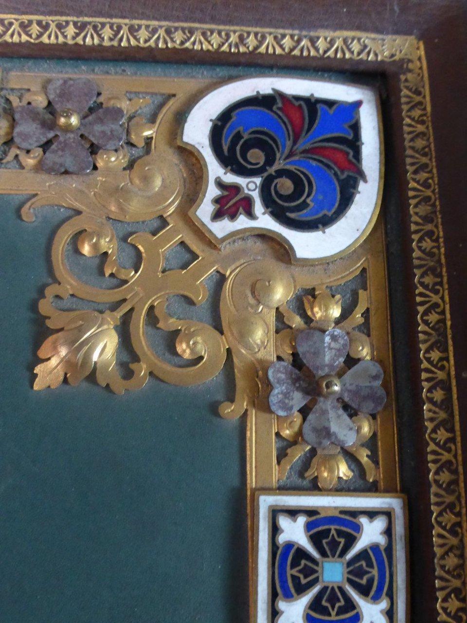 19th Century Leather and Gitled Bronze Album Photo In Good Condition In LEGNY, FR