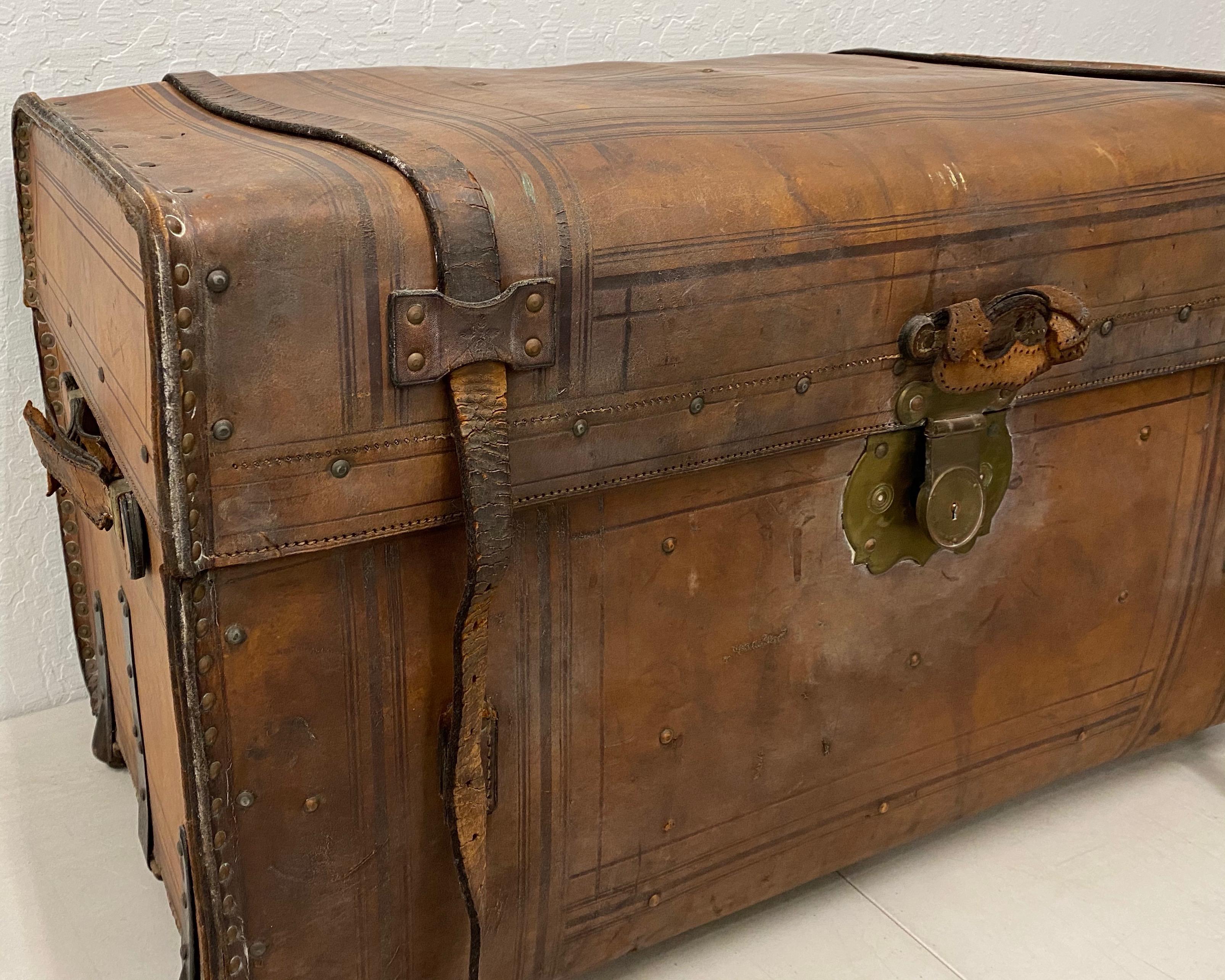 19th century leather and brass tack steamer trunk, circa 1880s

Fantastic antique leather trunk with padded fabric lining.

The leather is supported at the edges with brass tacks. All original. The trunk has a rich patina.

Great for a blanket