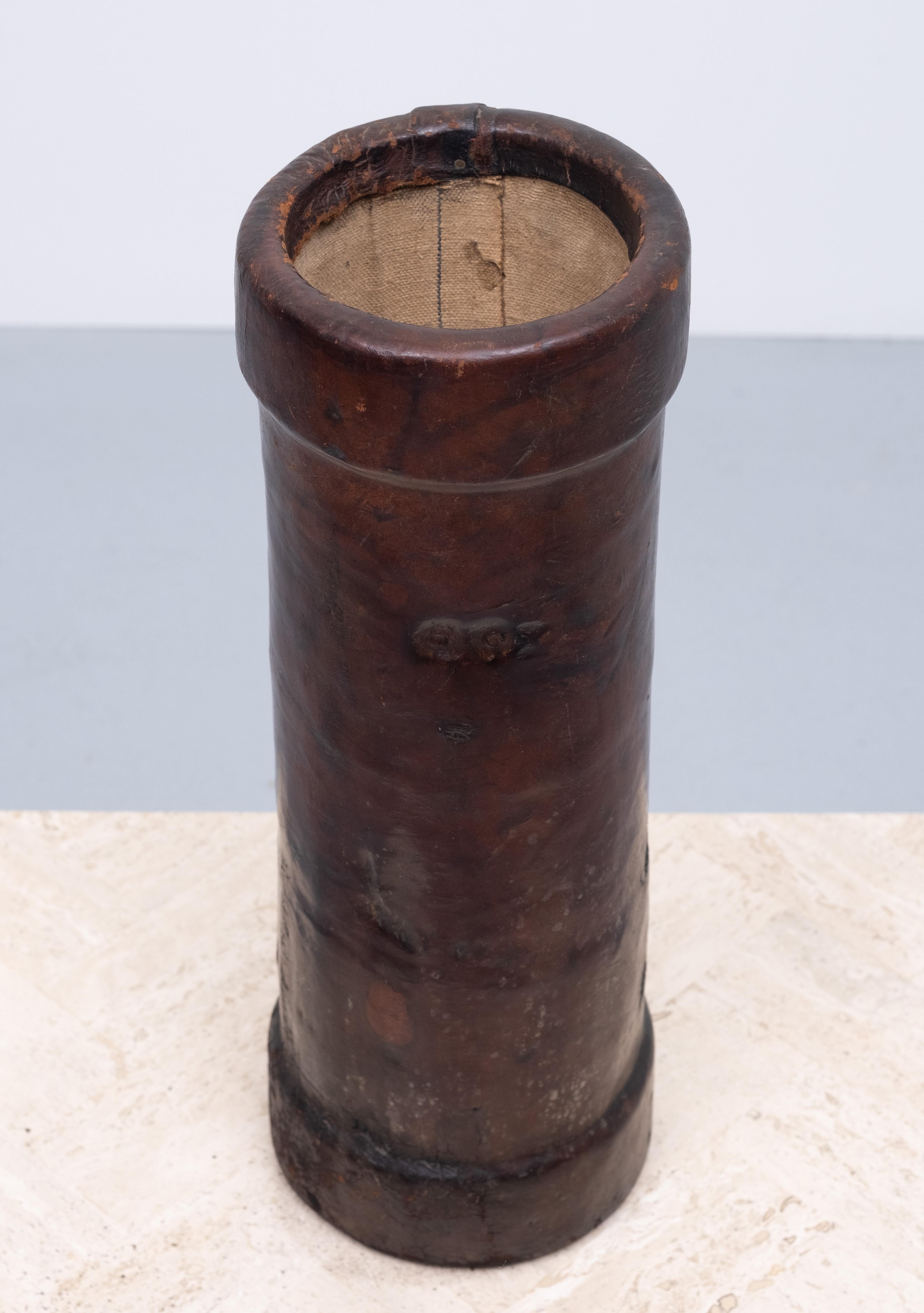 19th Century Leather Cordite Carrier Umbrella Stand In Good Condition For Sale In Den Haag, NL