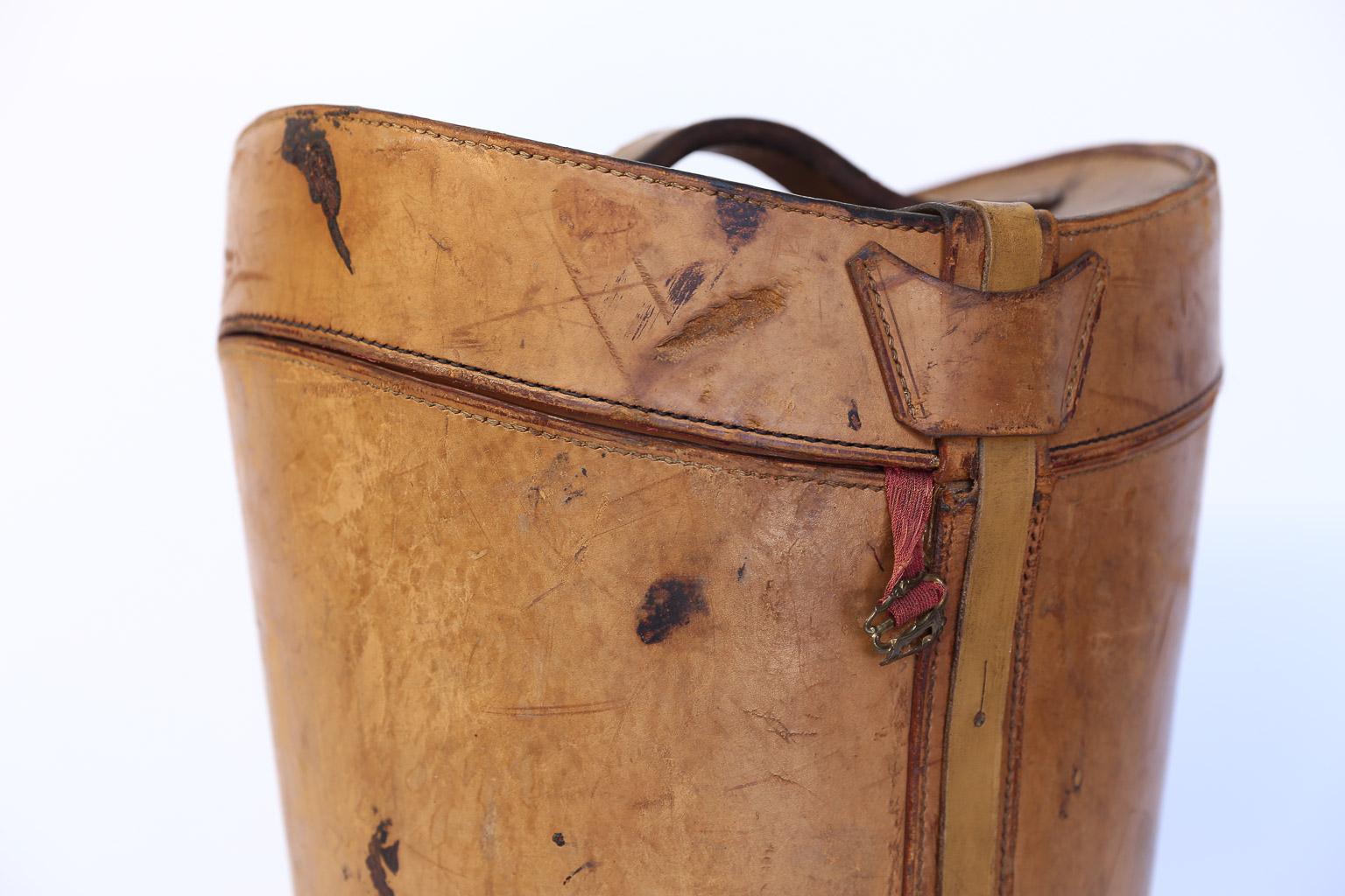 19th Century Leather Hat Box Containing Two Men's Hats 2