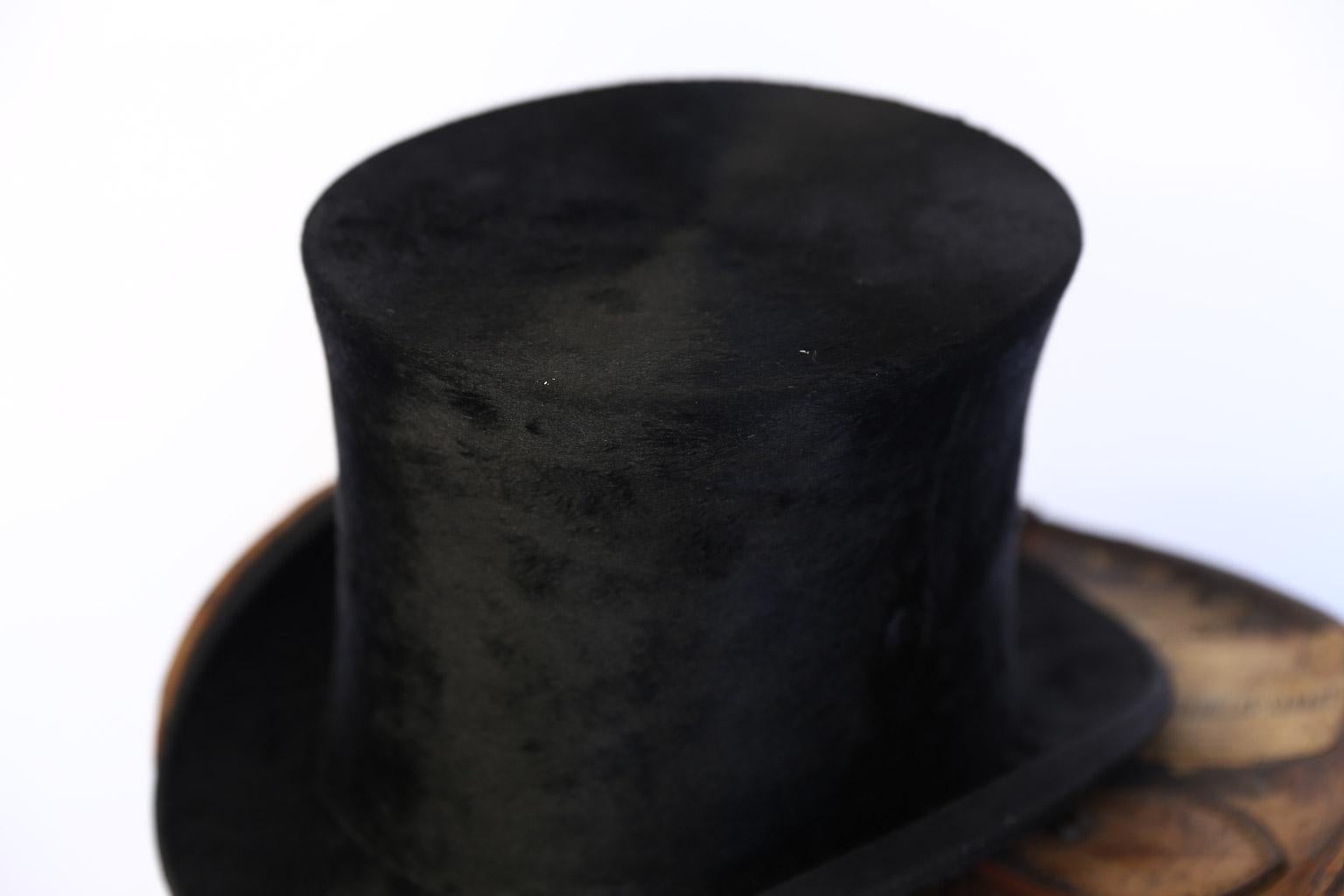 19th Century Leather Hat Box Containing Two Men's Hats 5