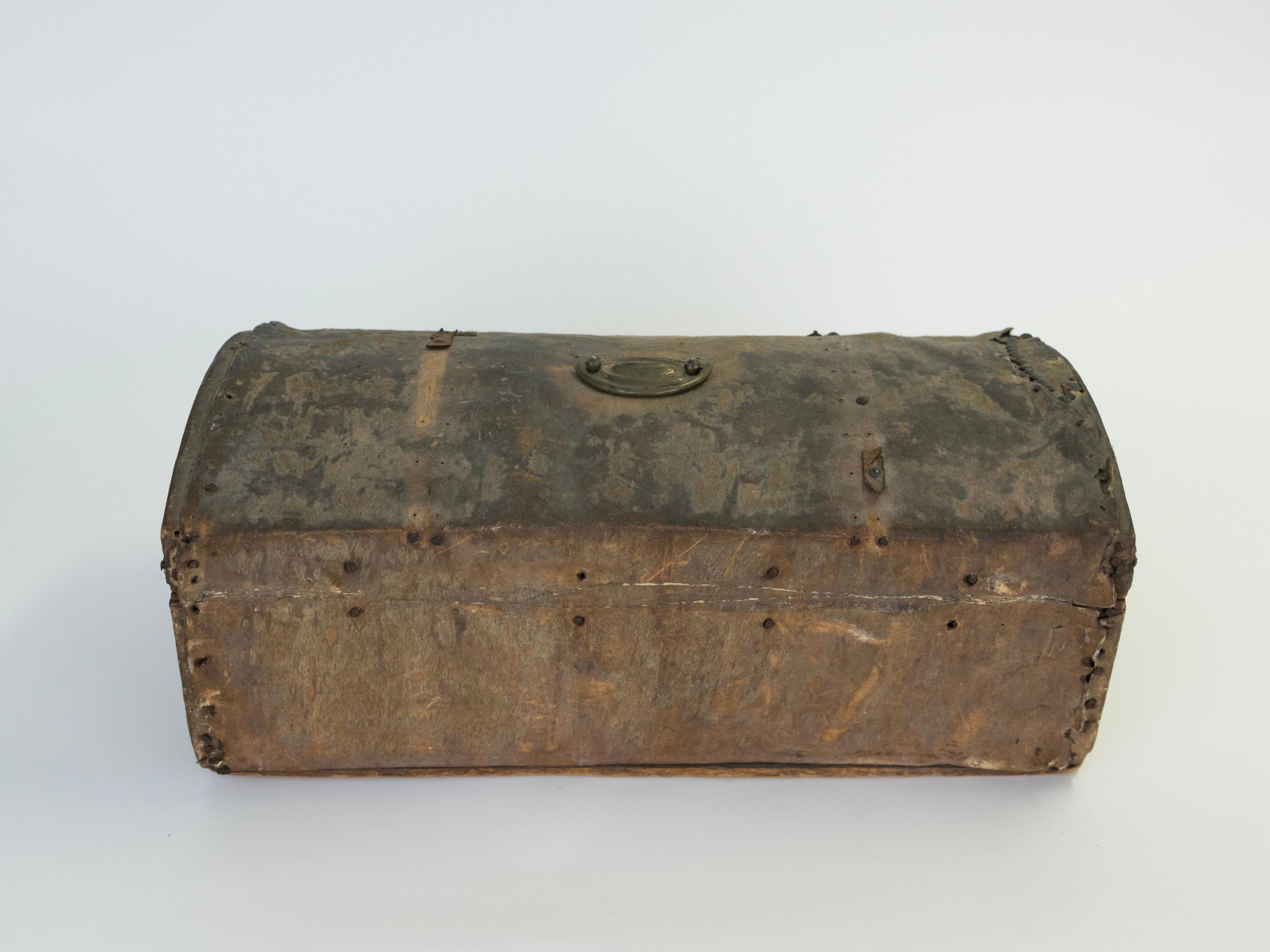19th Century Leather Hide Trunk/Box found in the Frontier of Argentina In Fair Condition For Sale In Wainscott, NY