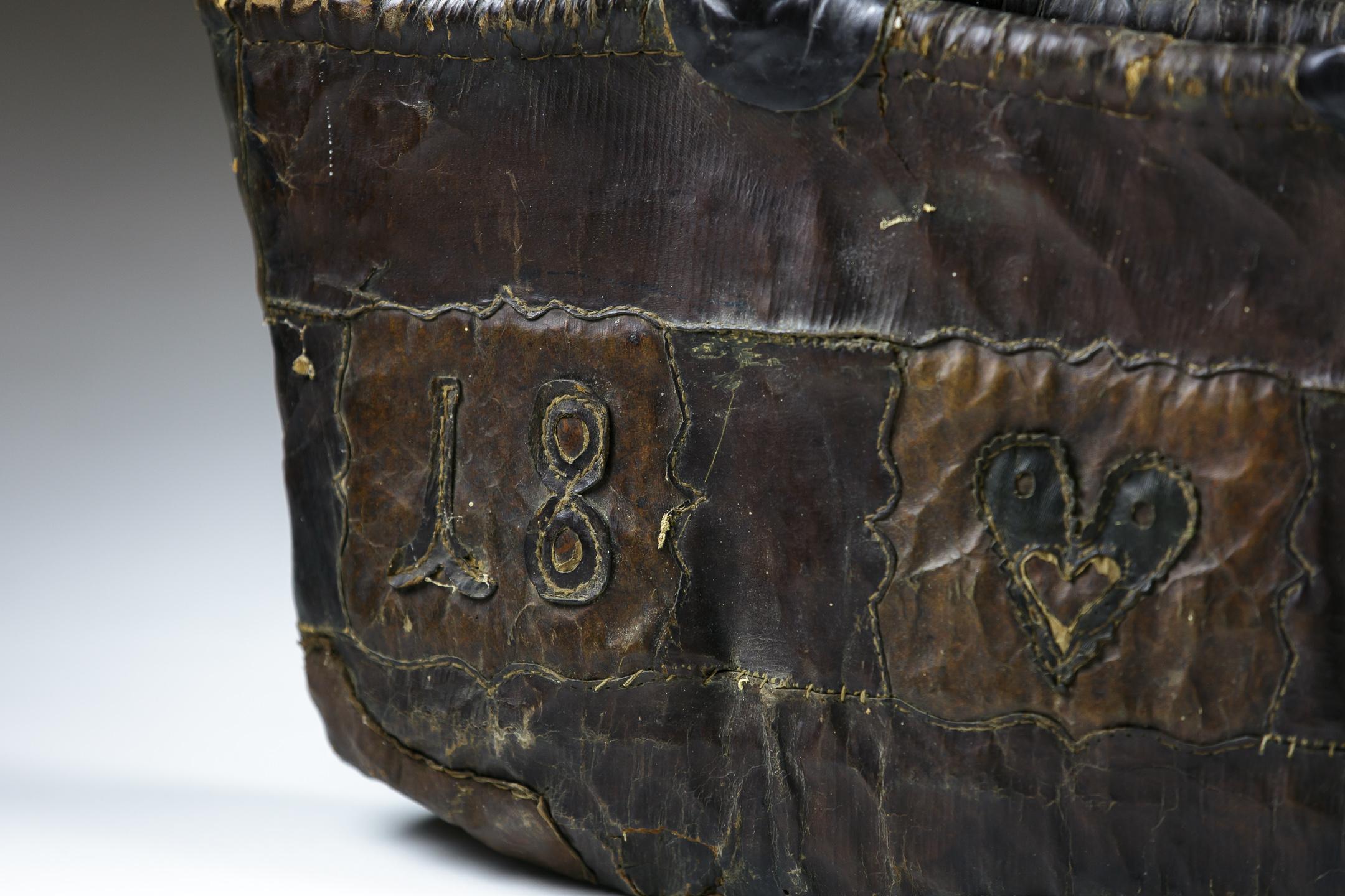 19th Century Leather Love Token Handbag In Distressed Condition For Sale In Pease pottage, West Sussex