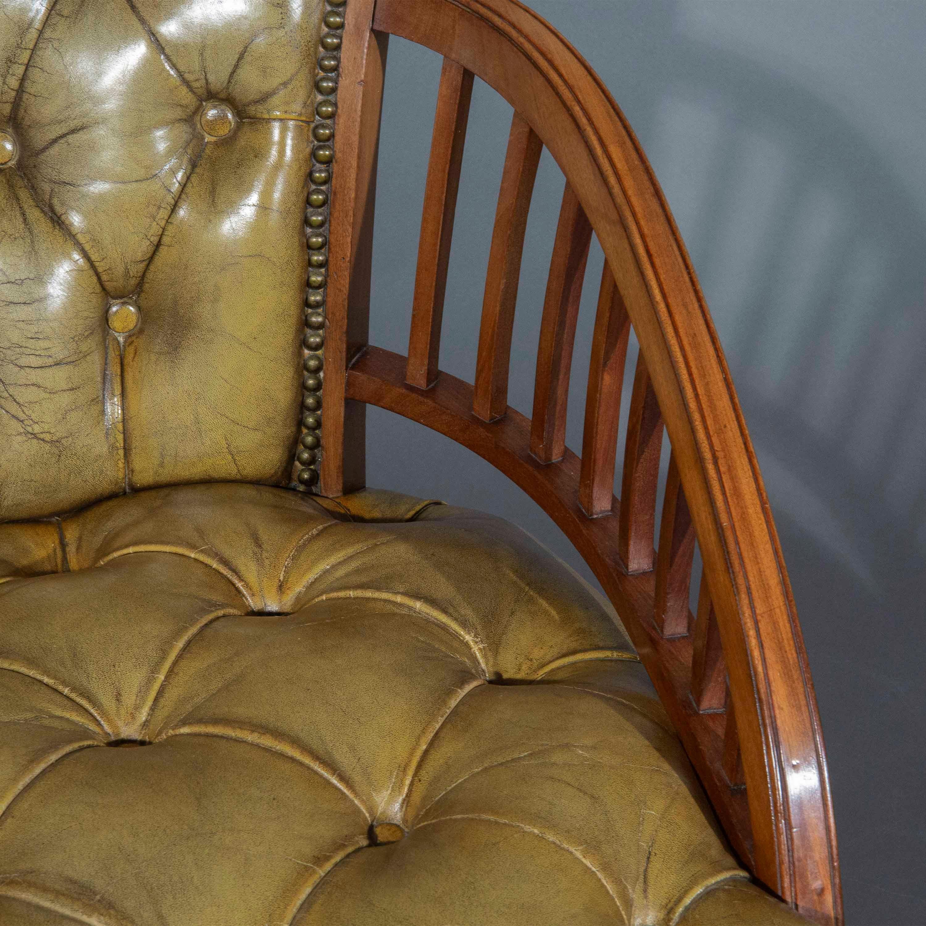 Cuir Chaise à pantoufles en cuir du 19e siècle en vente