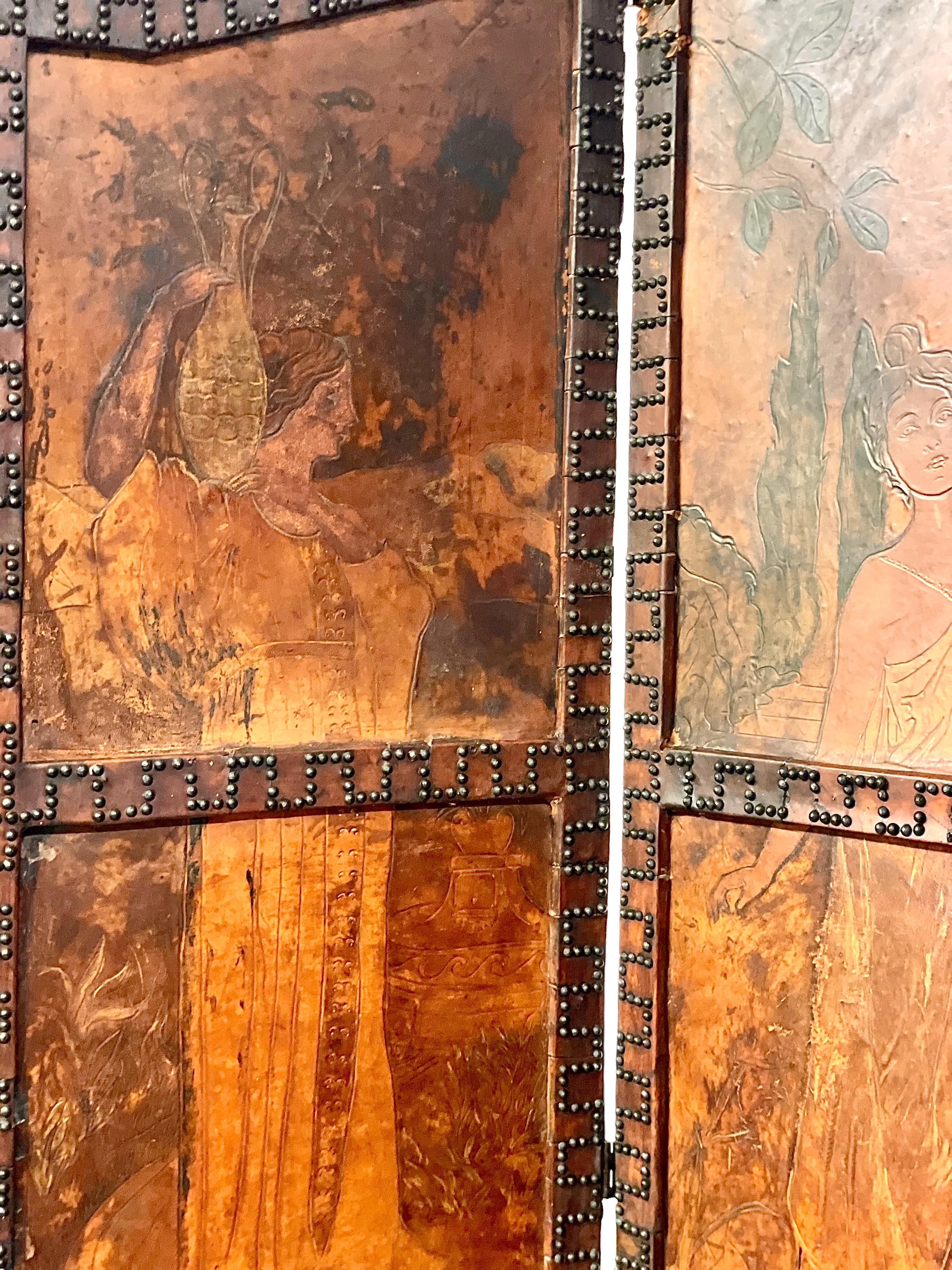 19th Century Leather Studded Folding Screen with Three Panels In Good Condition For Sale In LA CIOTAT, FR