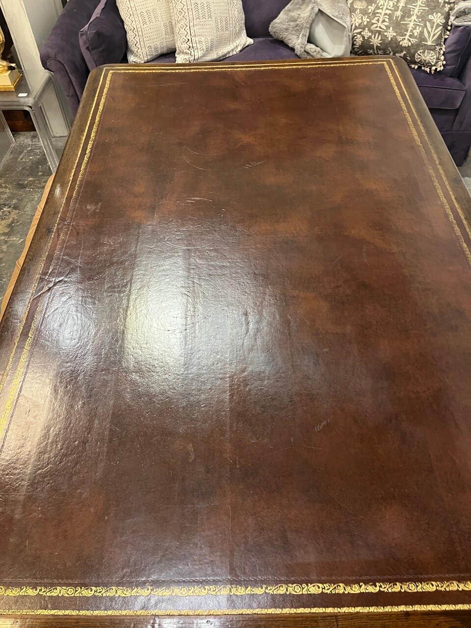 19. Jahrhundert Lederplatte Partner-Schreibtisch (Regency) im Angebot