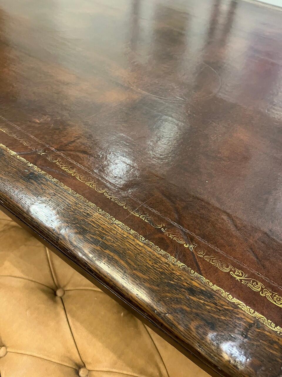 19. Jahrhundert Lederplatte Partner-Schreibtisch (Englisch) im Angebot