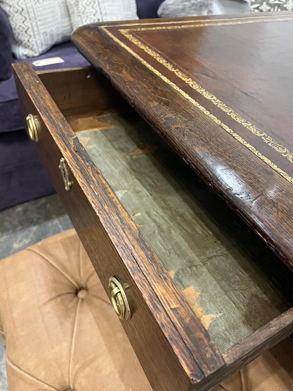 19. Jahrhundert Lederplatte Partner-Schreibtisch im Zustand „Gut“ im Angebot in Houston, TX