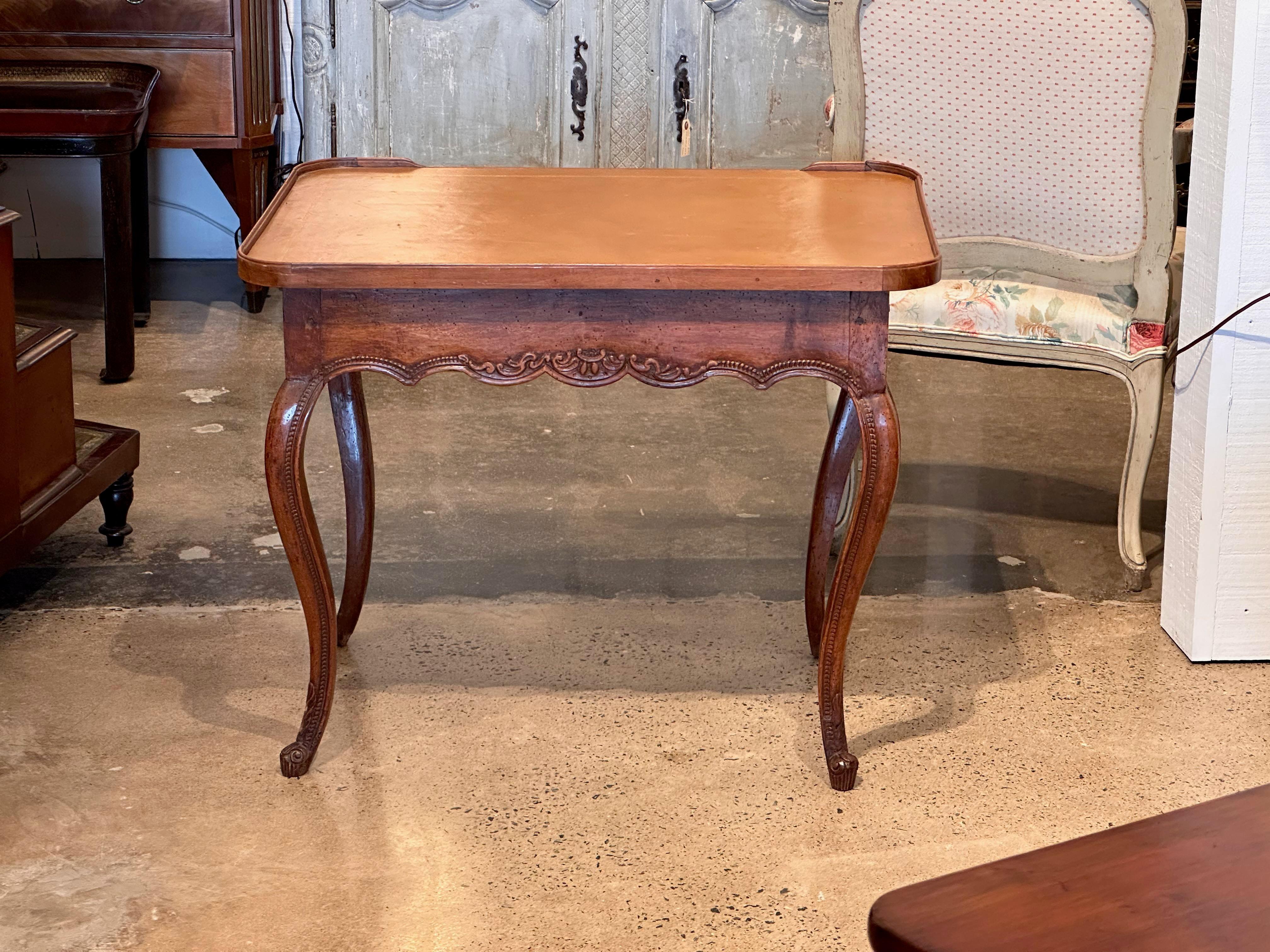 Table à plateau en cuir du 19e siècle en vente 3