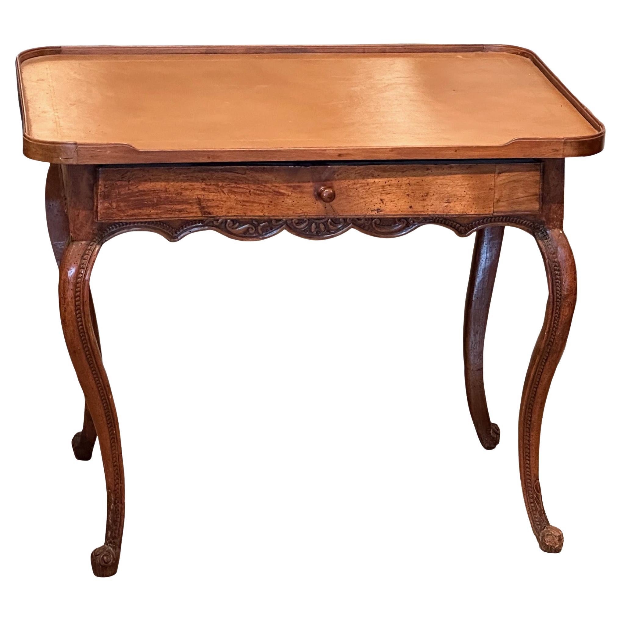 Table à plateau en cuir du 19e siècle en vente