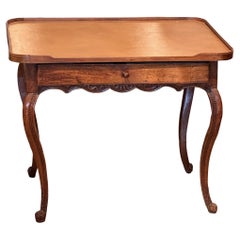 Table à plateau en cuir du 19e siècle