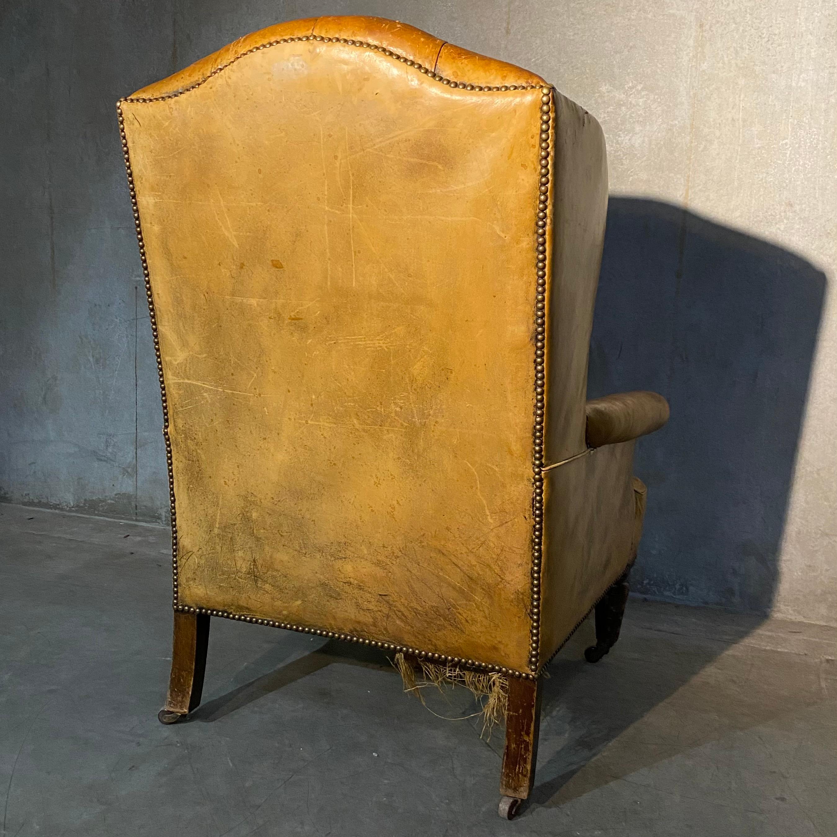 19th Century Leather Tufted English Wingback Armchair In Good Condition For Sale In Surrey, BC