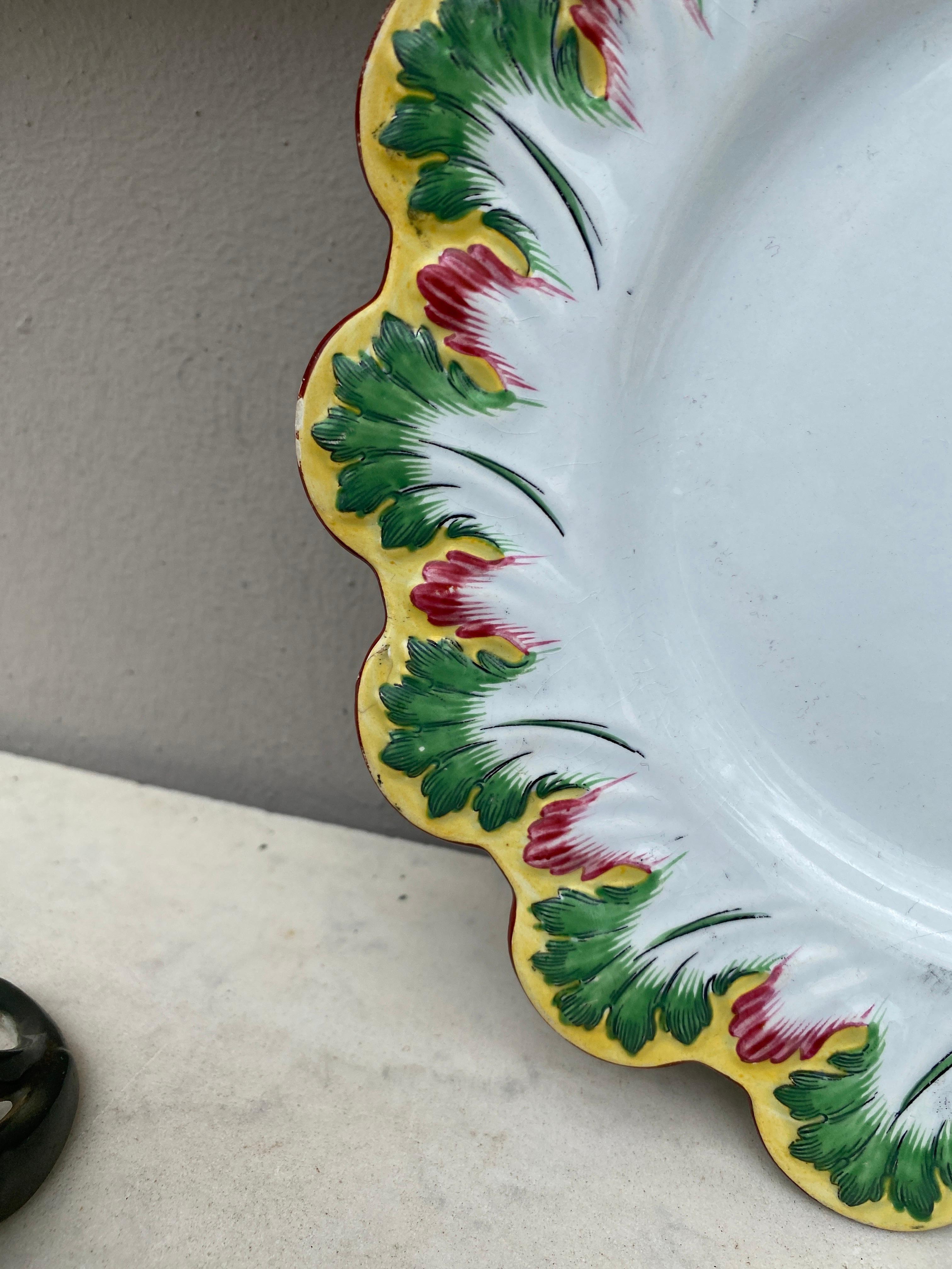 Vittoriano Piatto a foglie in maiolica del XIX secolo Creil & Montereau in vendita