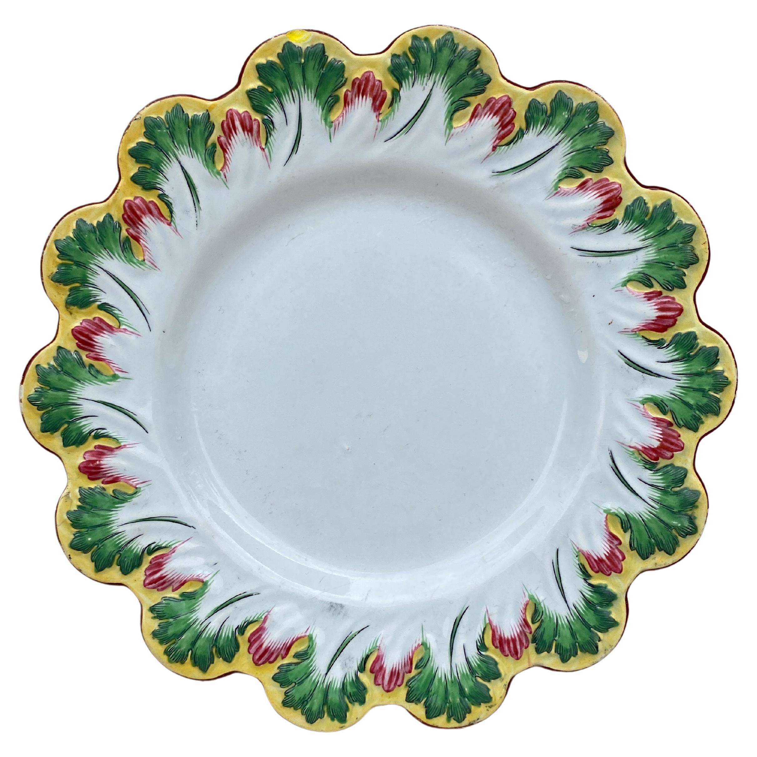 Plato de mayólica del siglo XIX Creil & Montereau