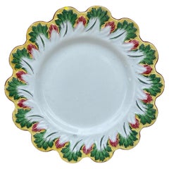 Plato de mayólica del siglo XIX Creil & Montereau