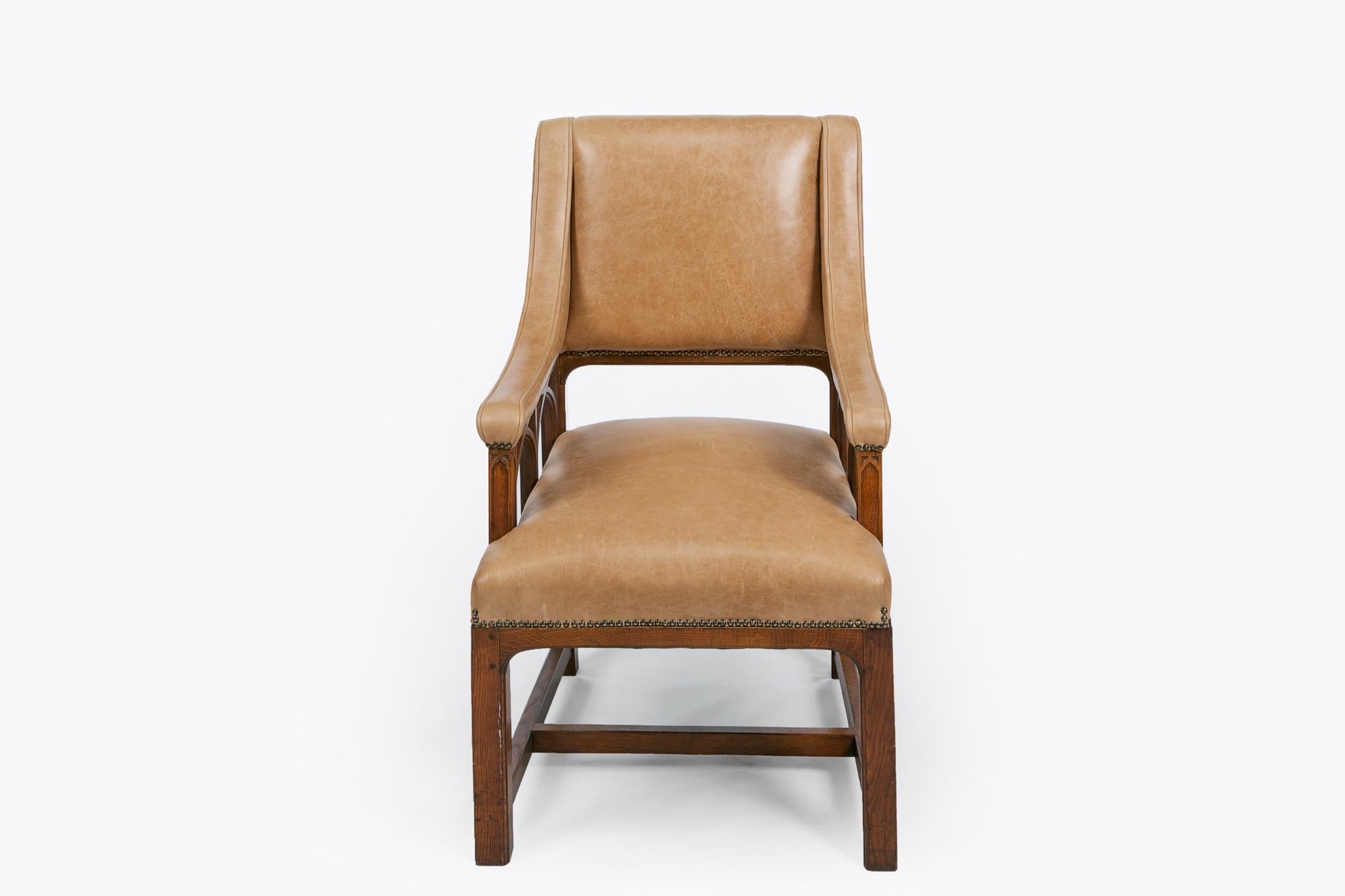 Néo-gothique Fauteuil de bibliothèque du XIXe siècle de style gothique en vente