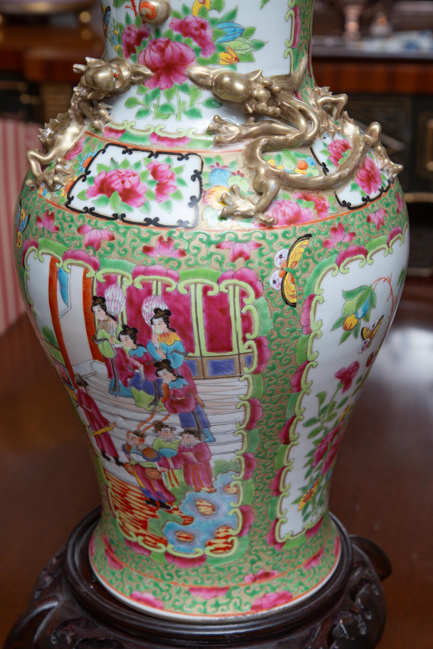 19th Century Lidded Rose Medallion Vase In Good Condition For Sale In WEST PALM BEACH, FL