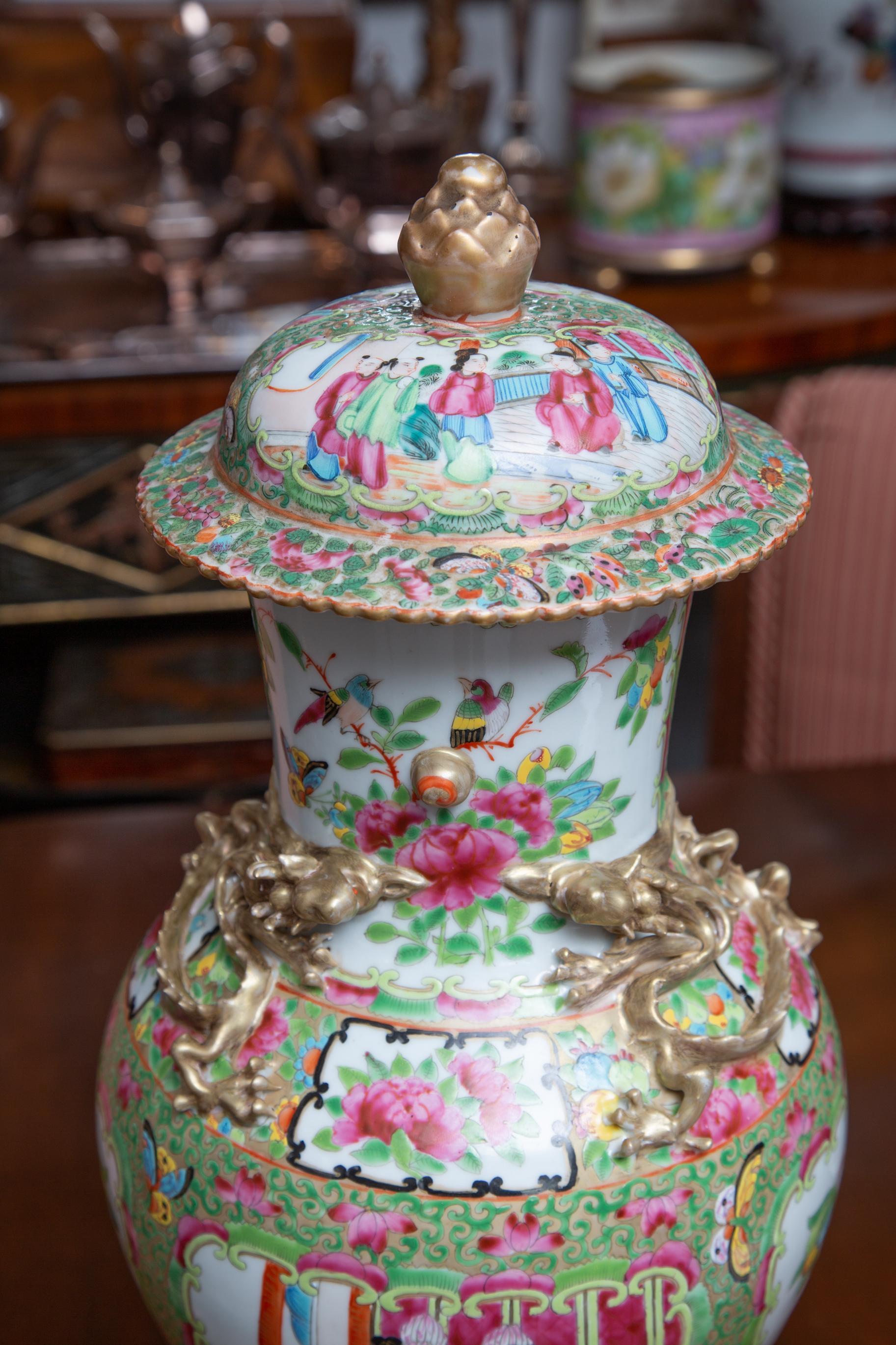 19th Century Lidded Rose Medallion Vase For Sale 1