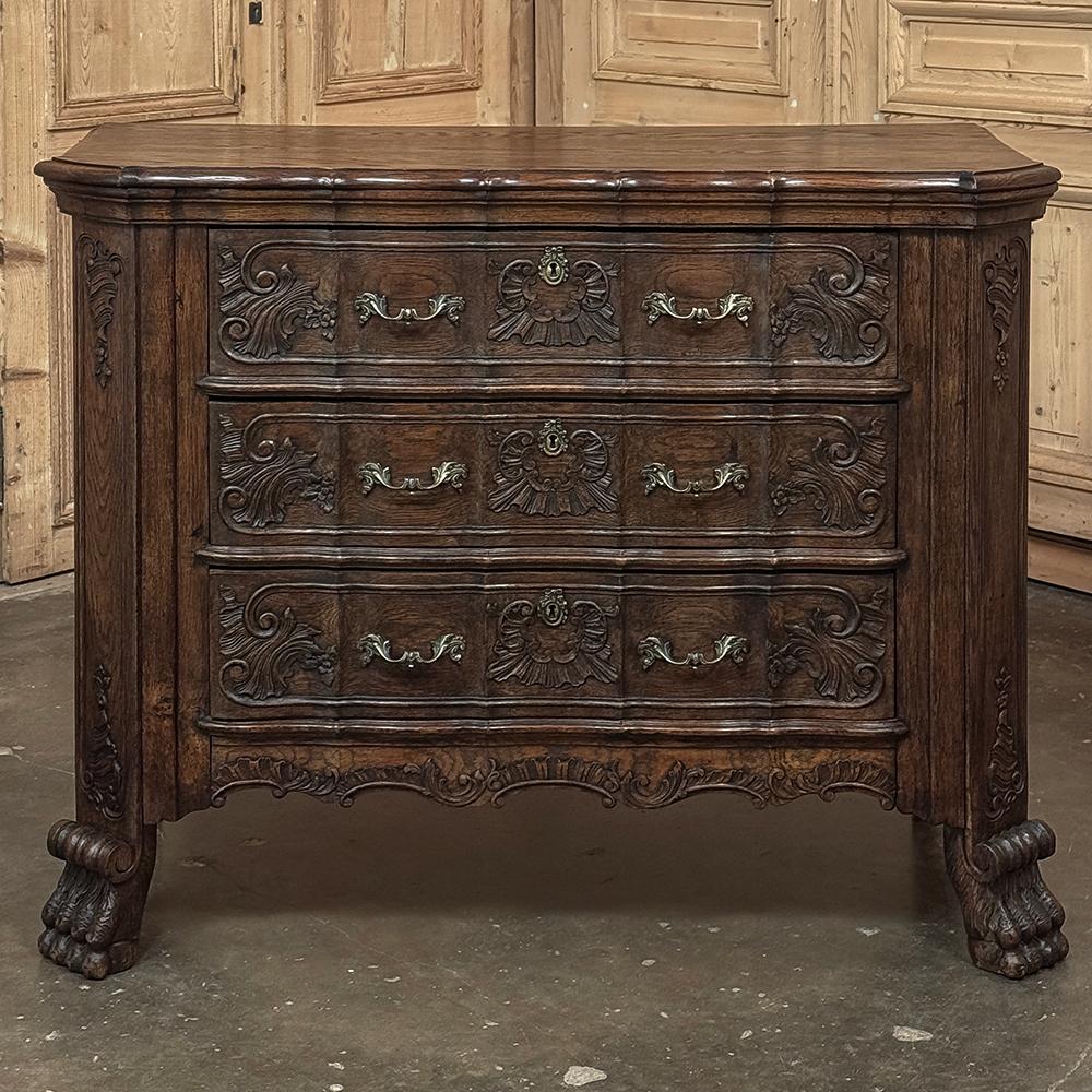 Intagliato a mano Commode Luigi XIV Liegoise del XIX secolo ~ Cassettiera in vendita