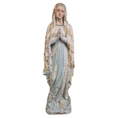 Religiöse Statue Maria von Lourdes in Lebensgröße aus dem 19. Jahrhundert 