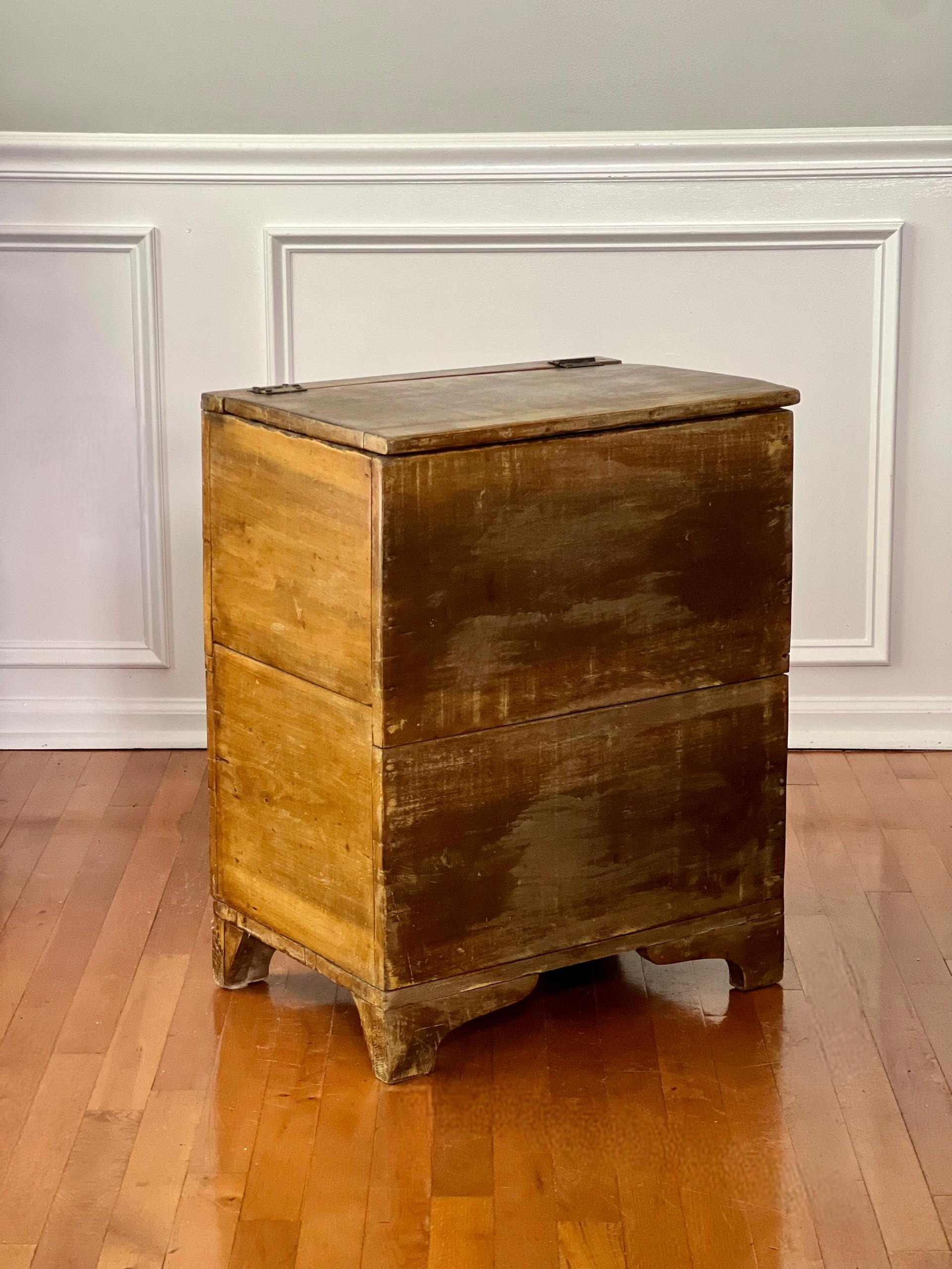 Granero o leñero de nogal elevable del siglo XIX Hecho a mano en venta