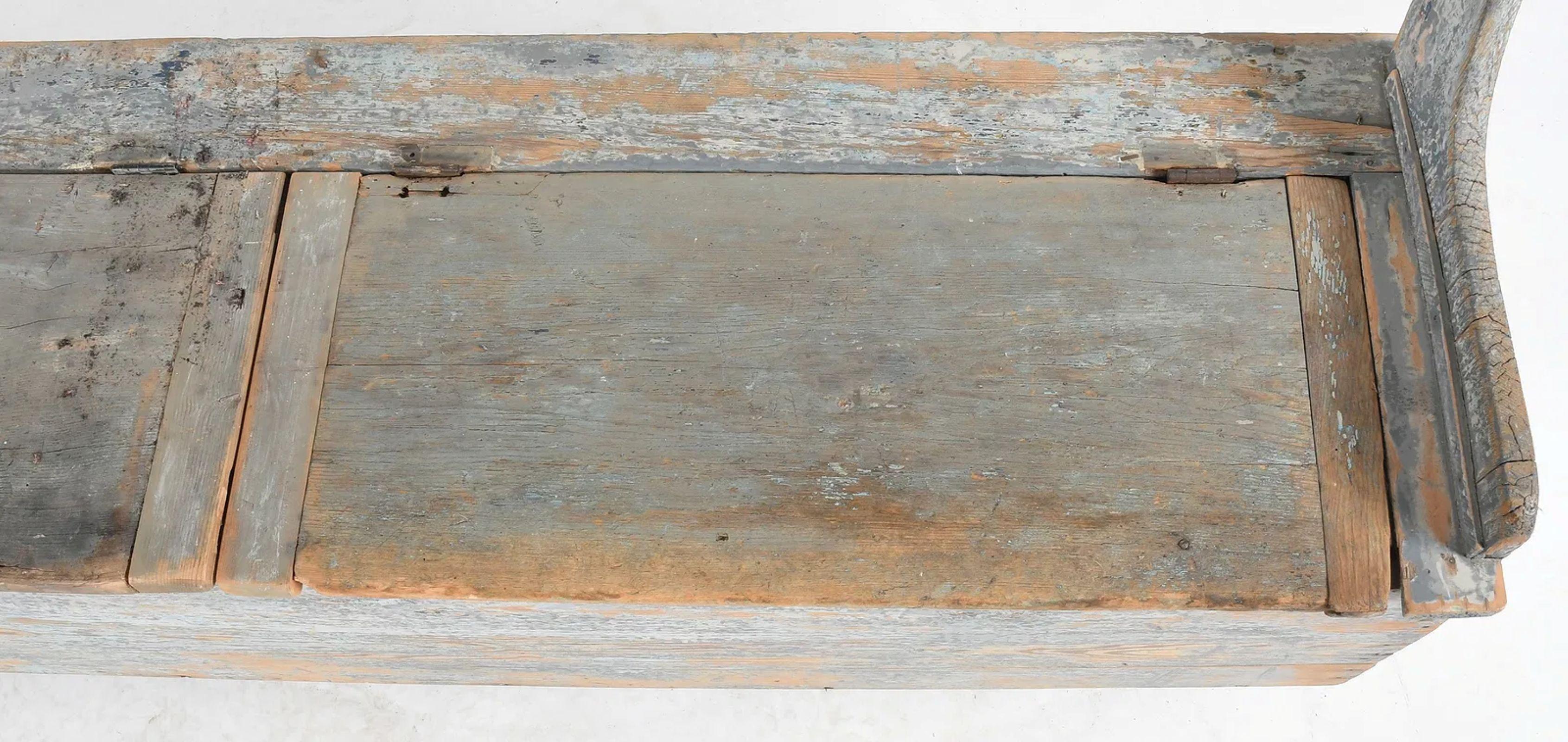 Rustique Banc en pin peint en bleu clair du 19e siècle en vente