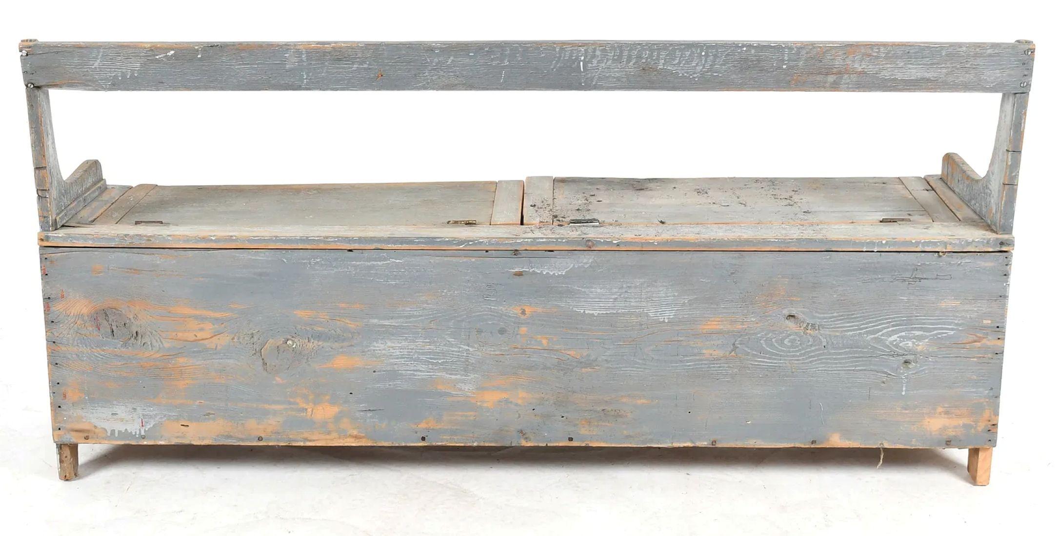 Banc en pin peint en bleu clair du 19e siècle Abîmé - En vente à Houston, TX